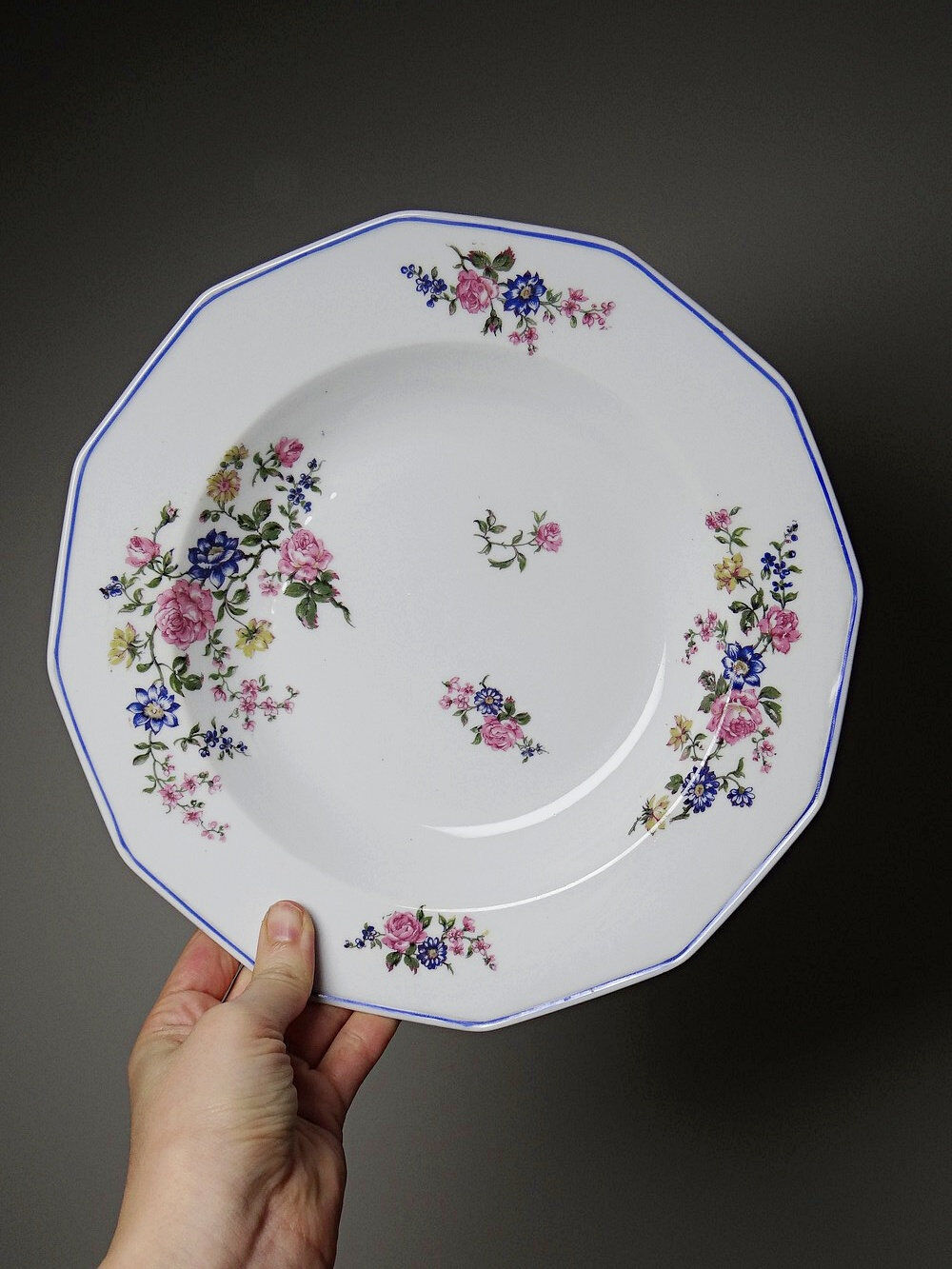 4 deep plates Bernardaud Limoges porcelain with floral decoration from the 1920s to 1950s.