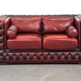 Beautiful red cowhide sleekly designed Chesterfield 2-seater sofa