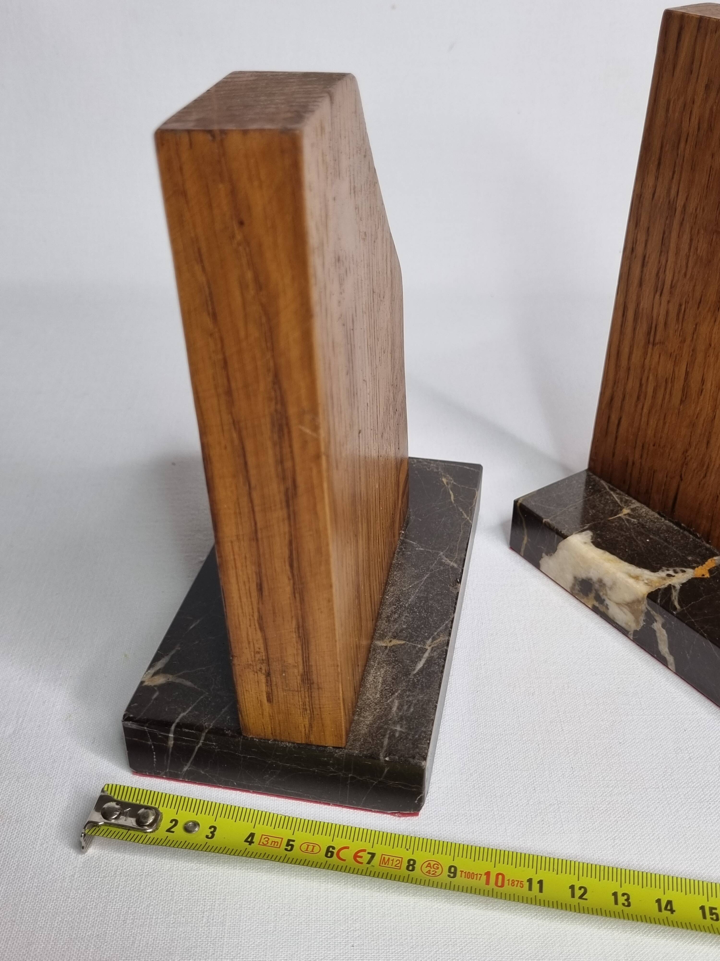 Pair of Art Deco bookends in solid wood and veined black marble