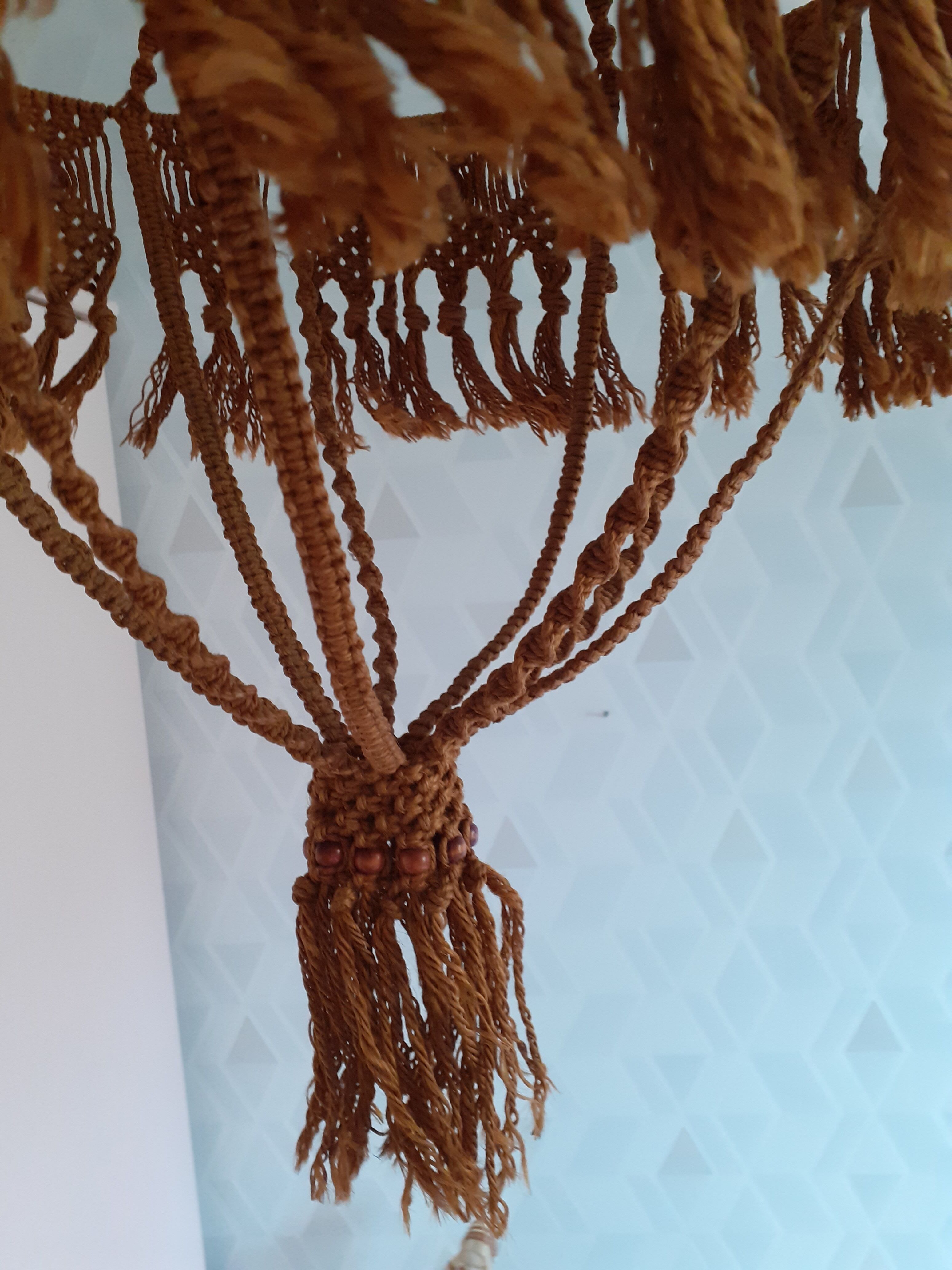 Vintage suspension in macramé