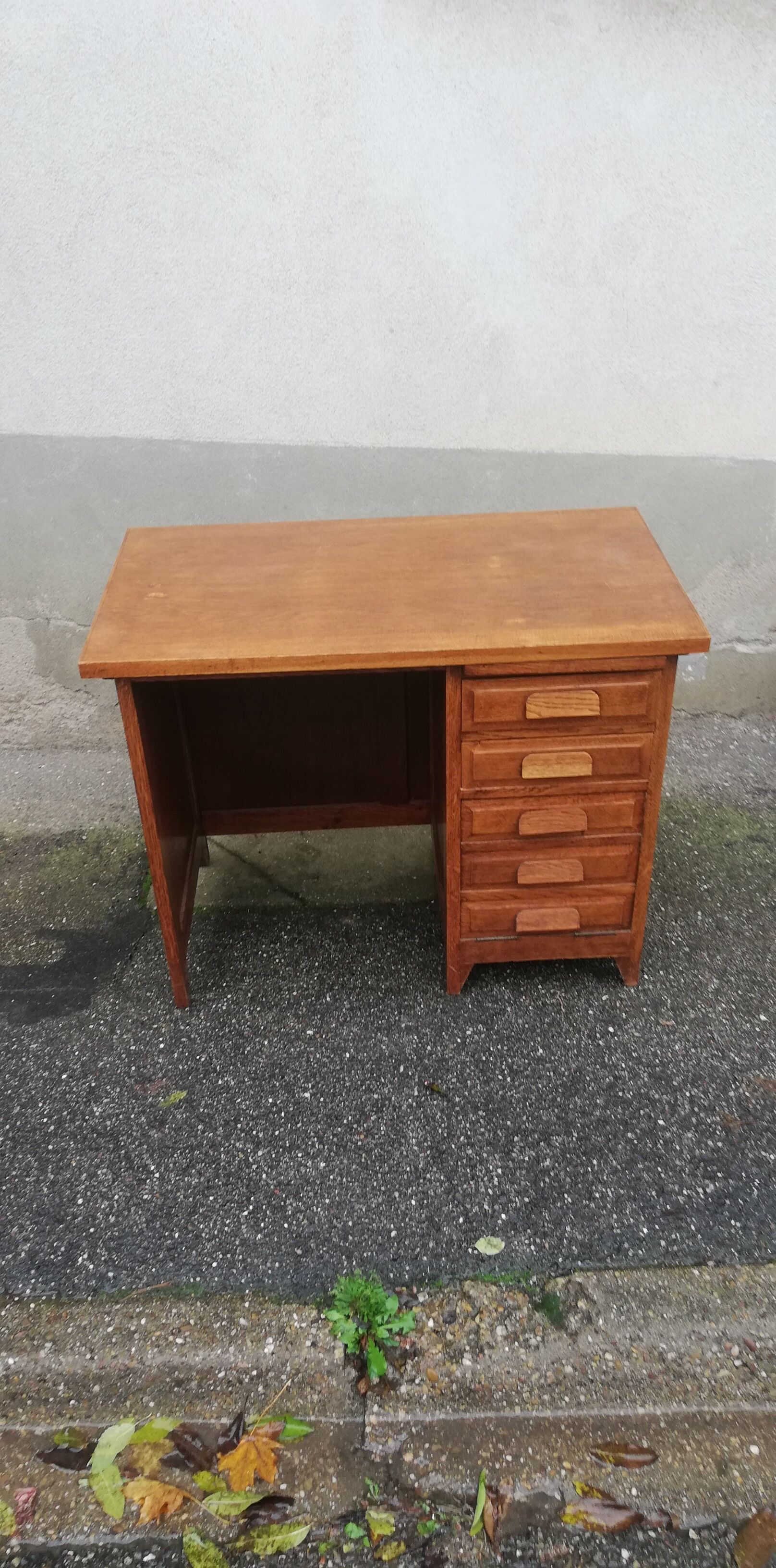 Vintage desk 2 drawers 1 locker