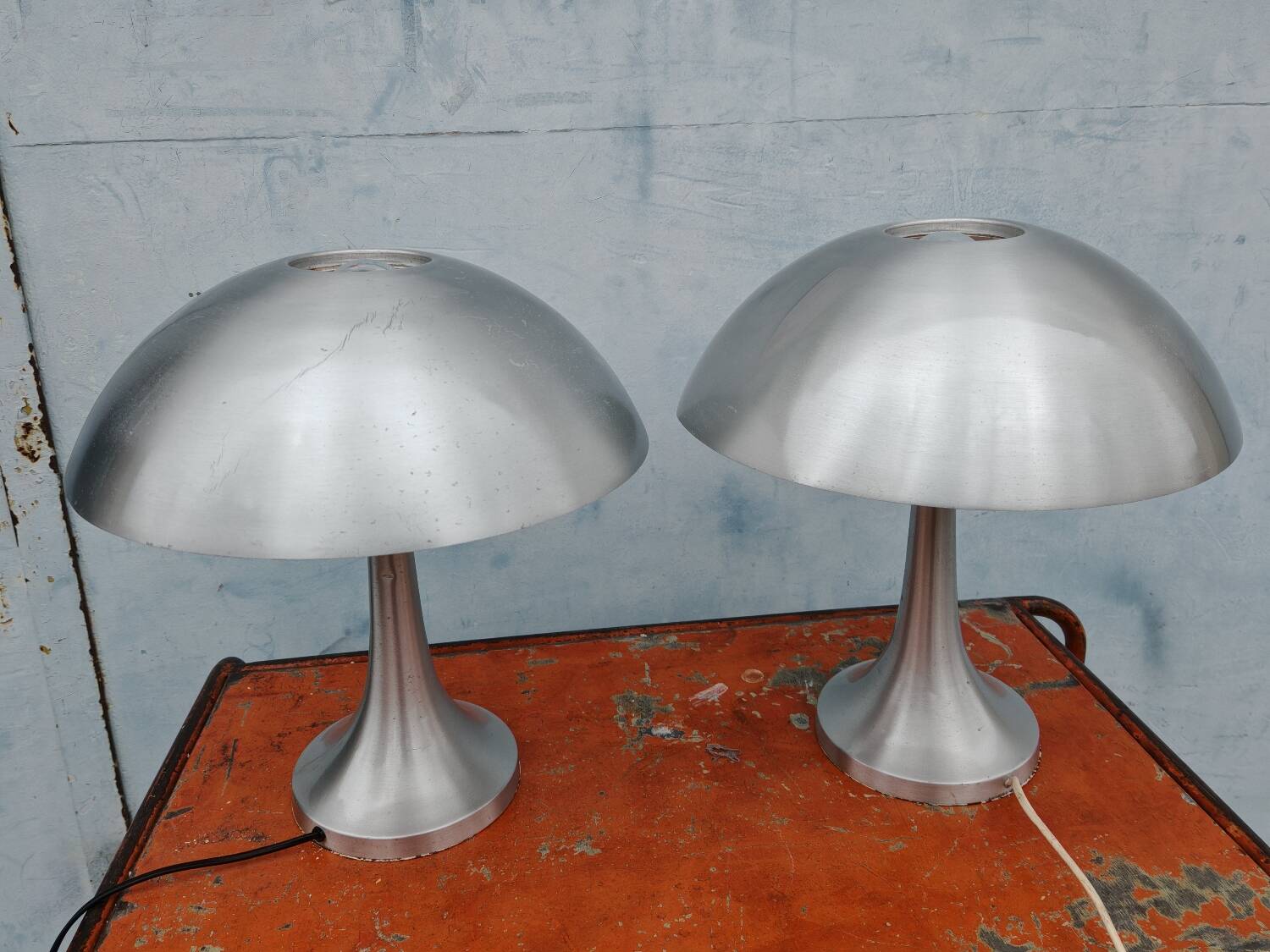 Pair of Philips aluminum mushroom lamps 70'