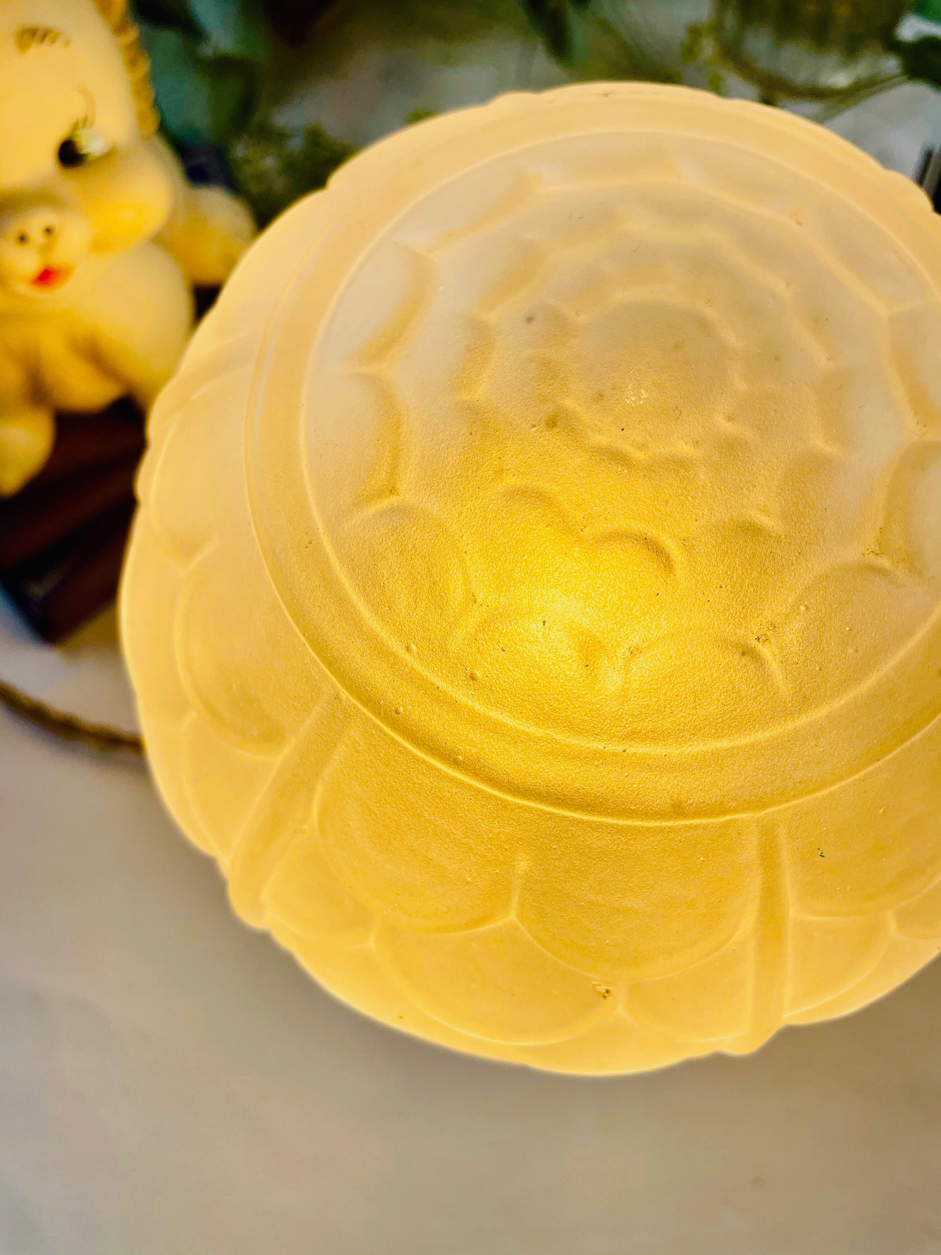 Art Deco white frosted globe table lamp - Year 40