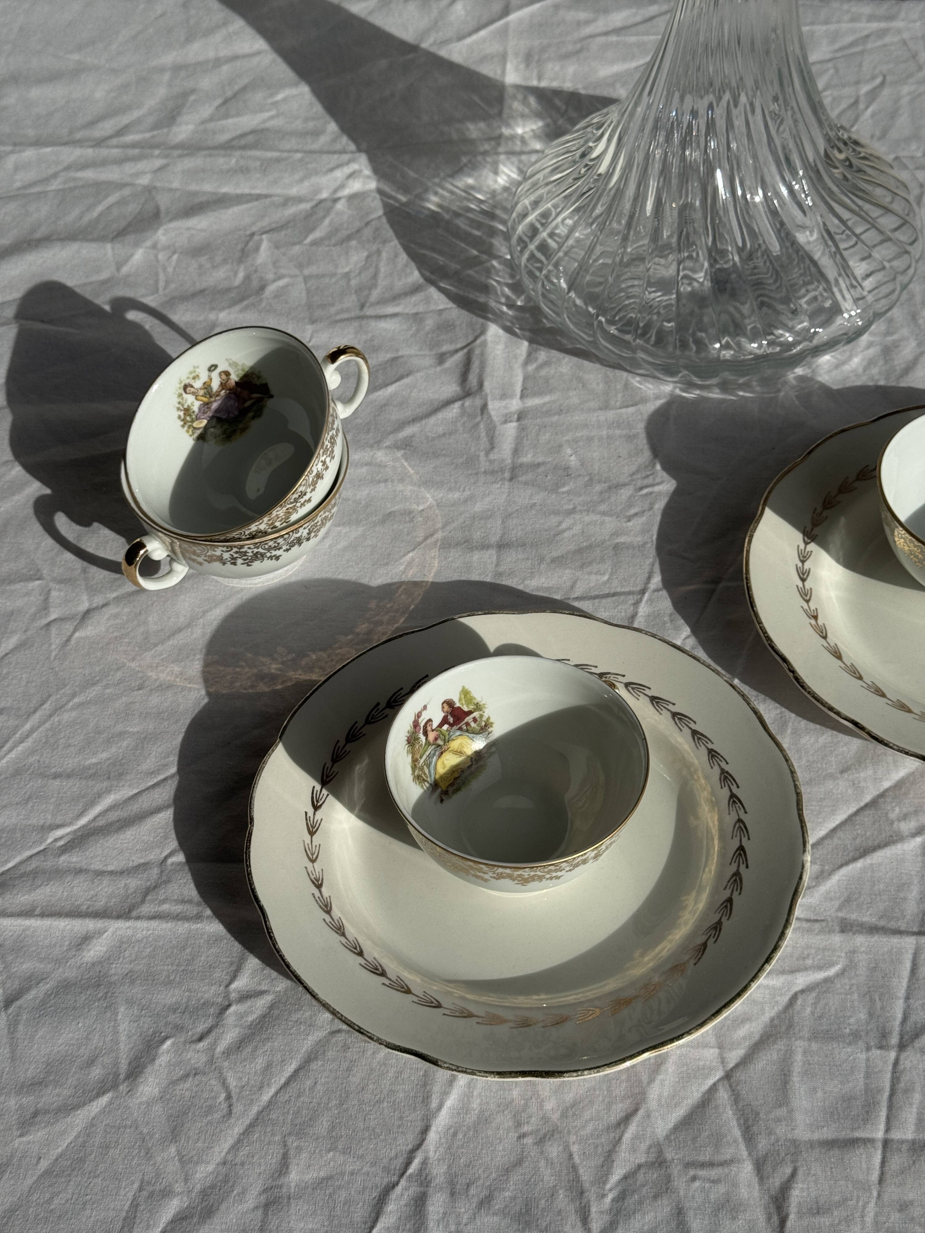 Vintage glass decanter in hot air balloon style H31 D18