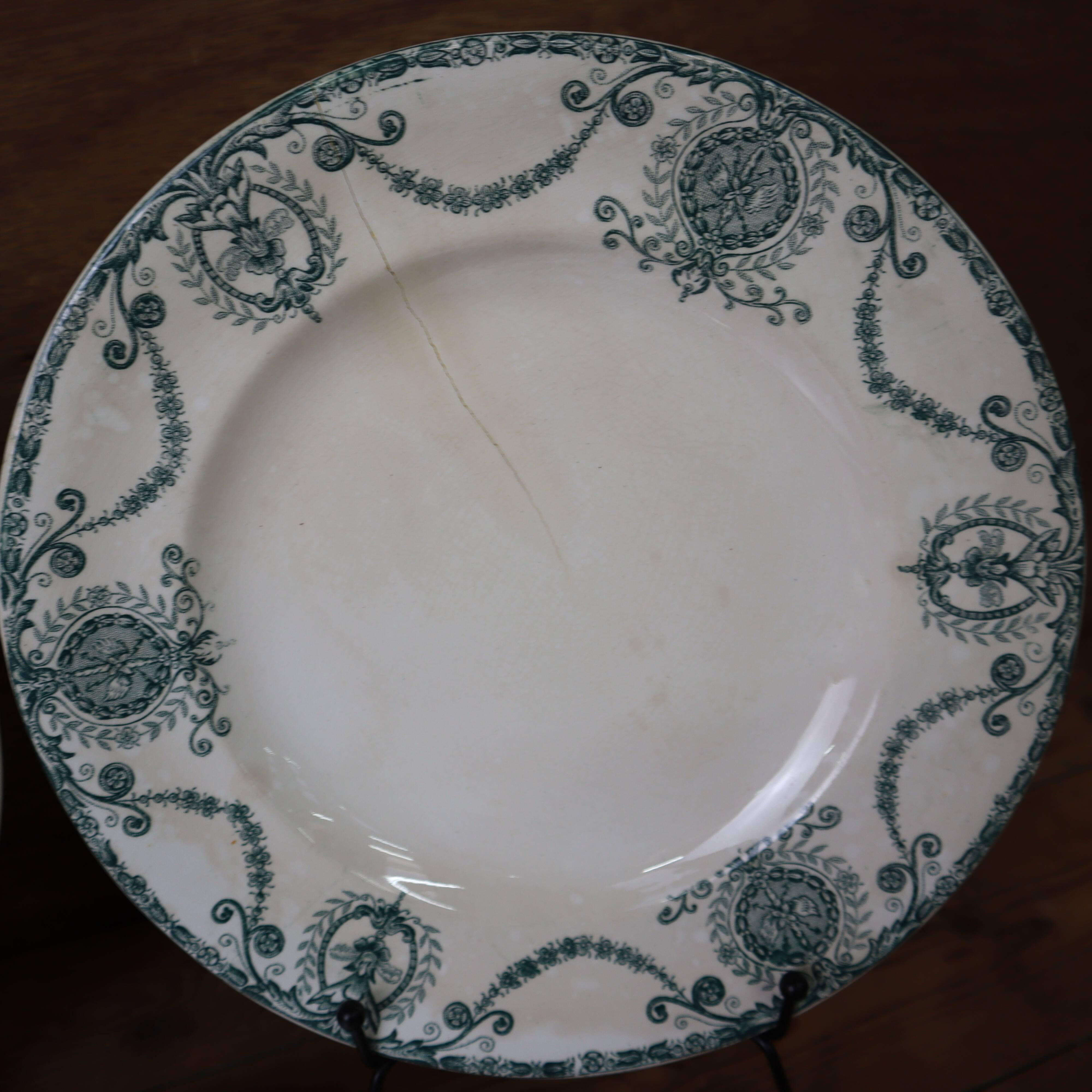 5 old flat plates in Terre de Fer, Pierrefonds model