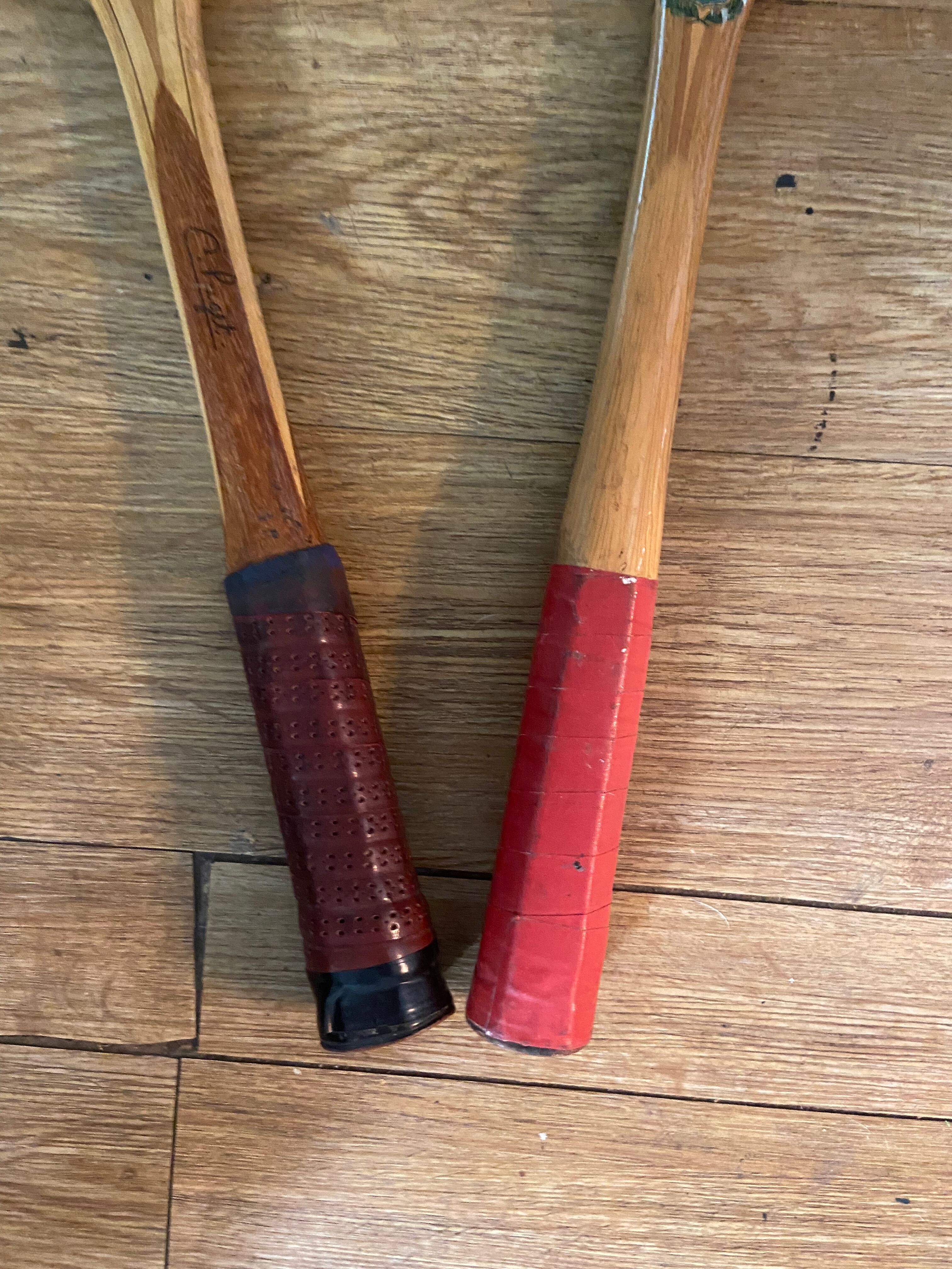 Paire de raquettes de tennis en bois années 50