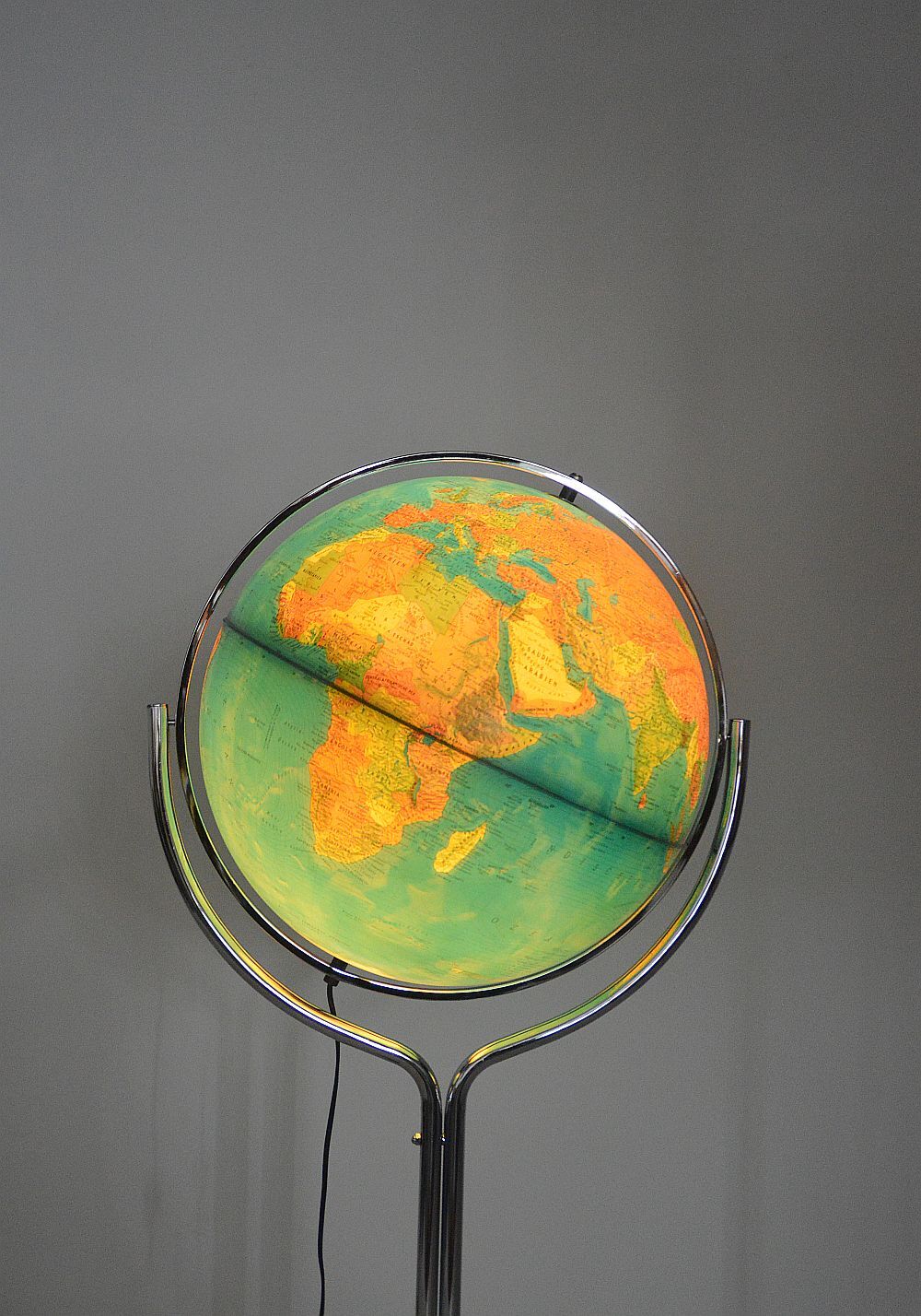 Globe de sol italien "Geoscope" avec éclairage de Ricoscope, années 1970
