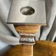 Paire de grands bougeoirs design en aluminium