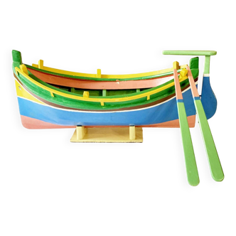 Maquette de bateau de pêche en bois peint