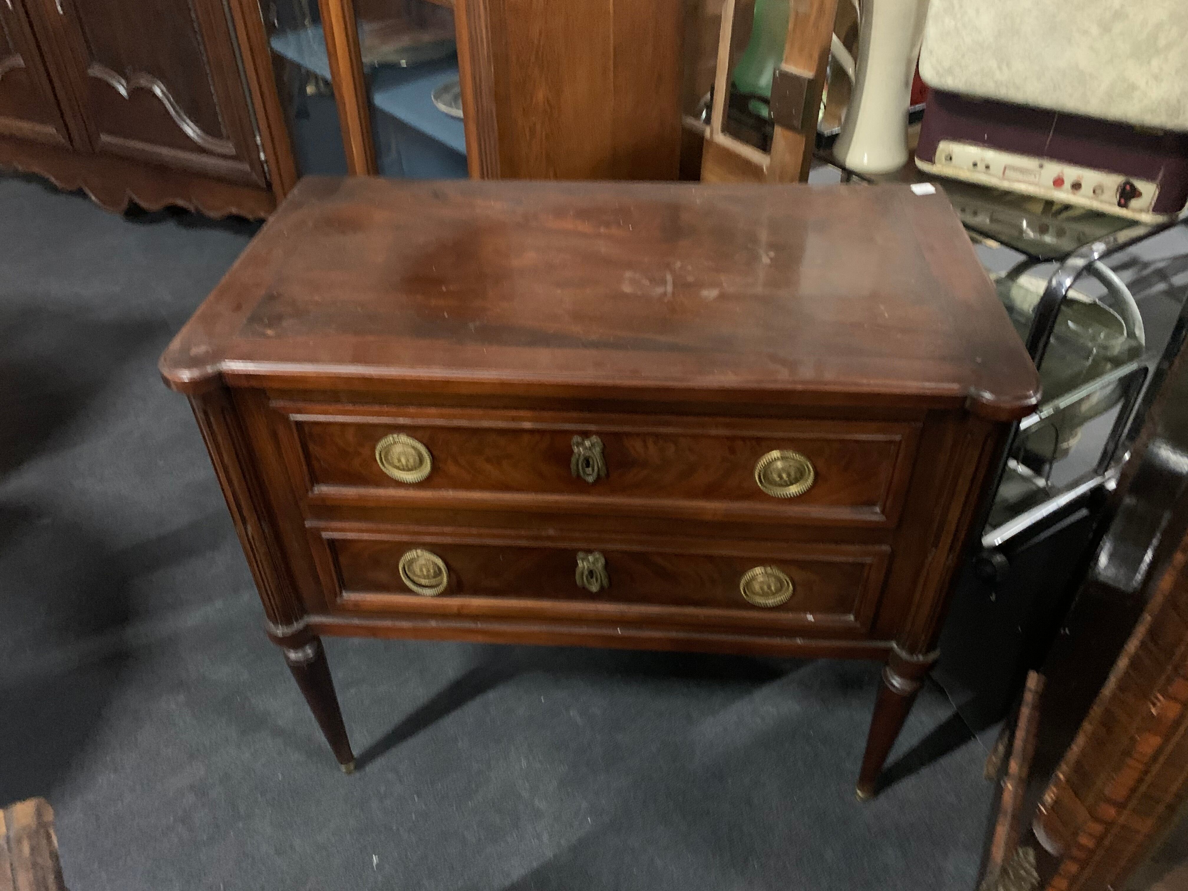 Louis XVI dresser
