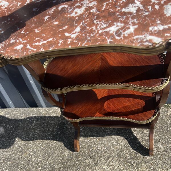 Table de salon, de forme rognon ,d'appoint , dessus marbre