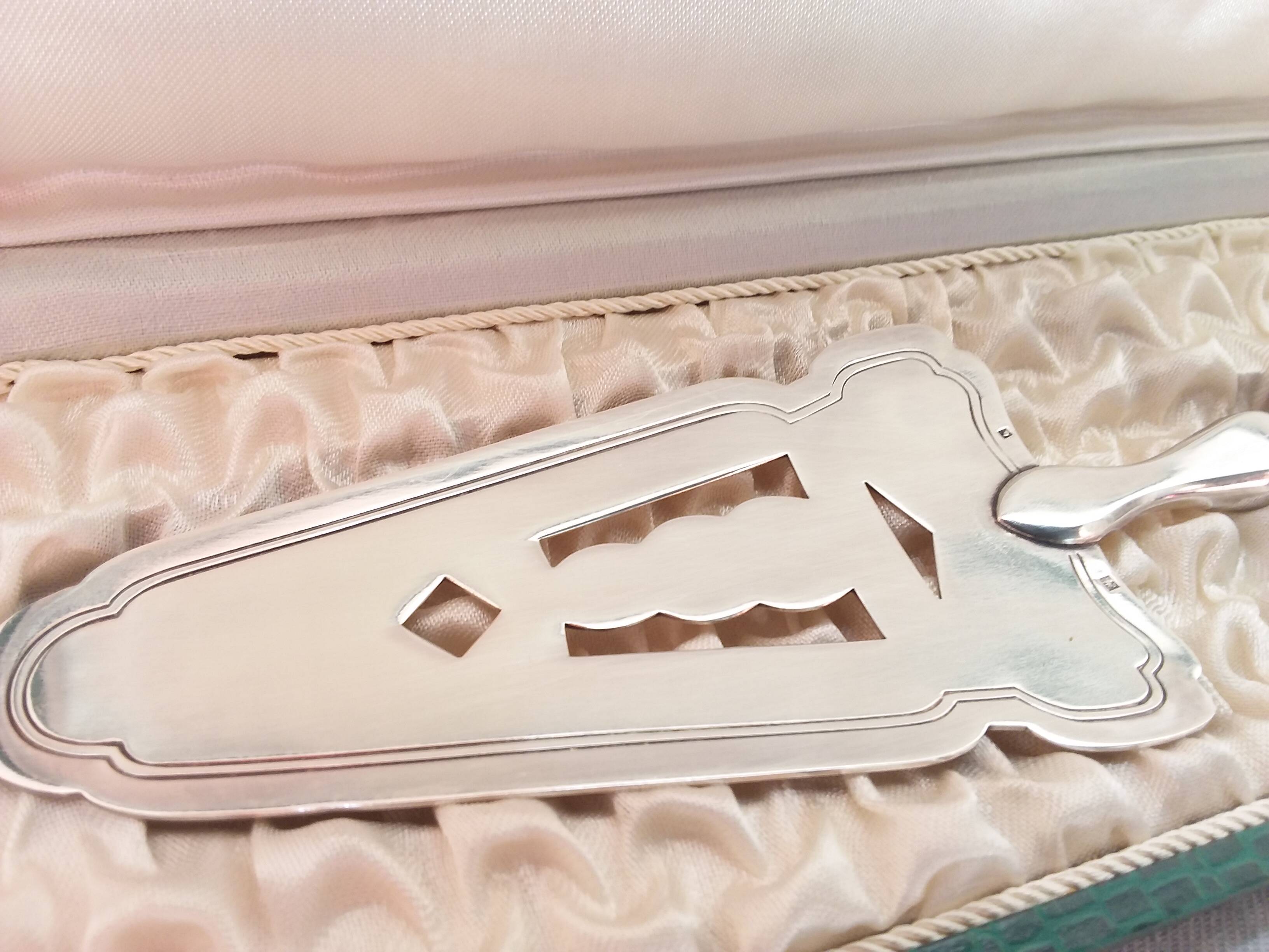 1940 Art Deco silver-plated pie server in its case