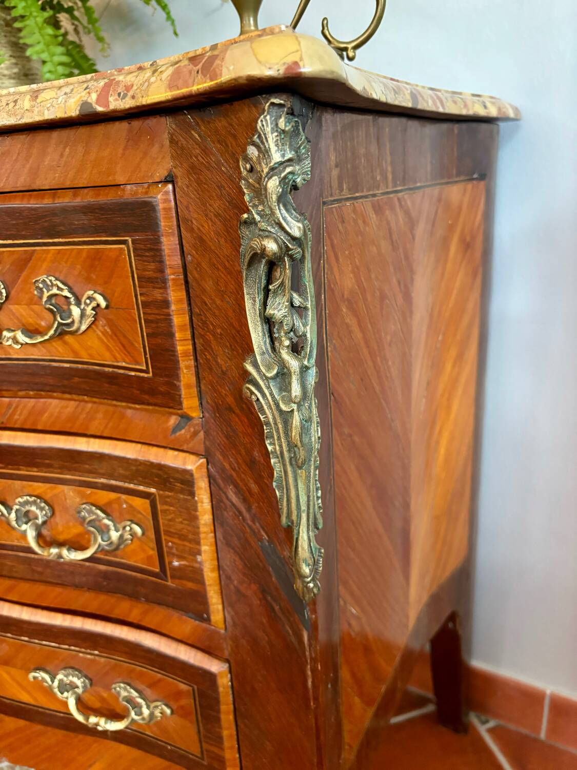 Petite commode style Louis XV