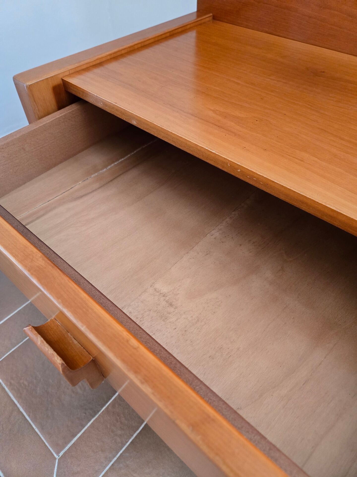 Pair of vintage bedside tables with high backrest in wood - 1970s
