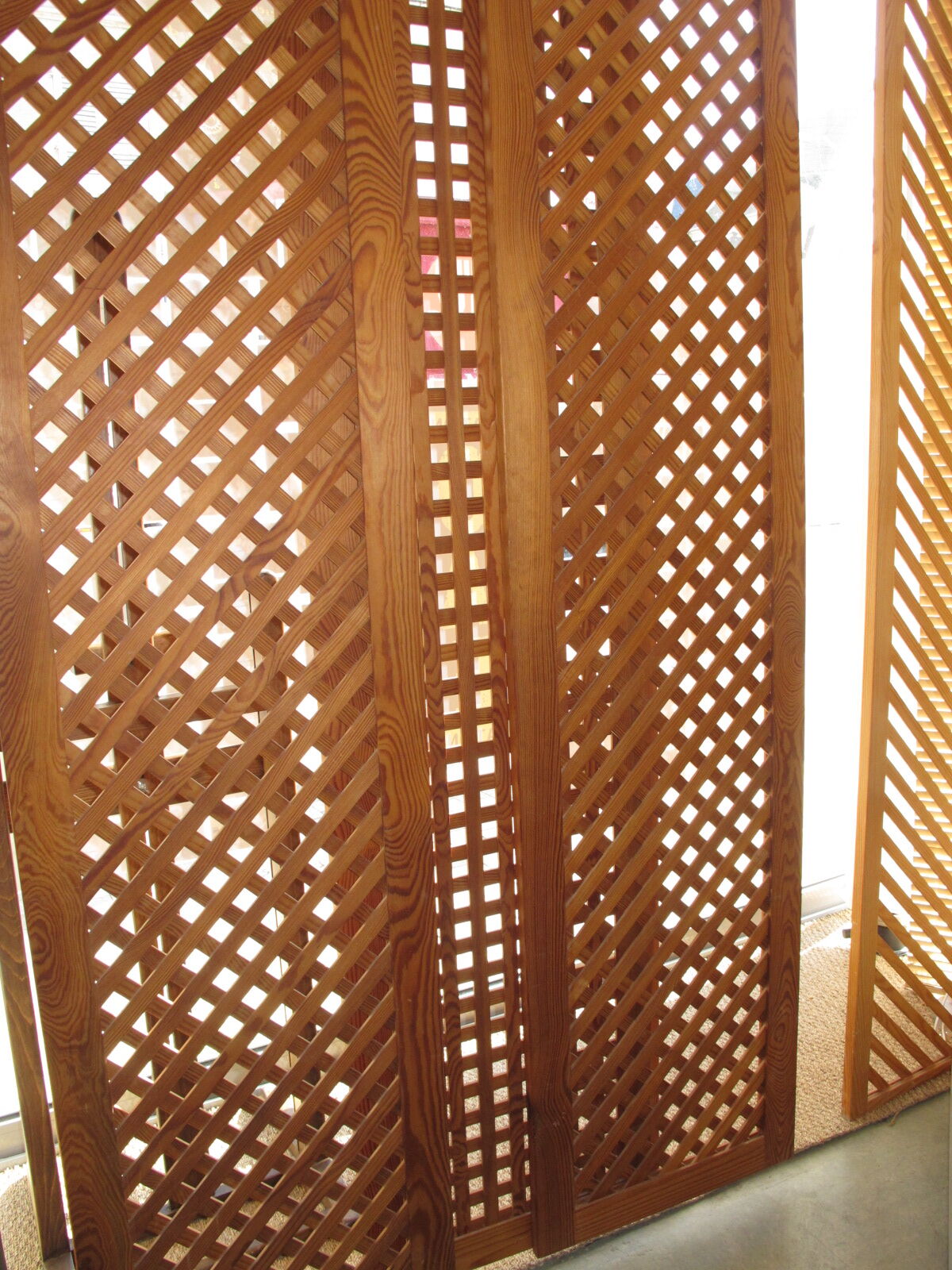 Screen claustra pine