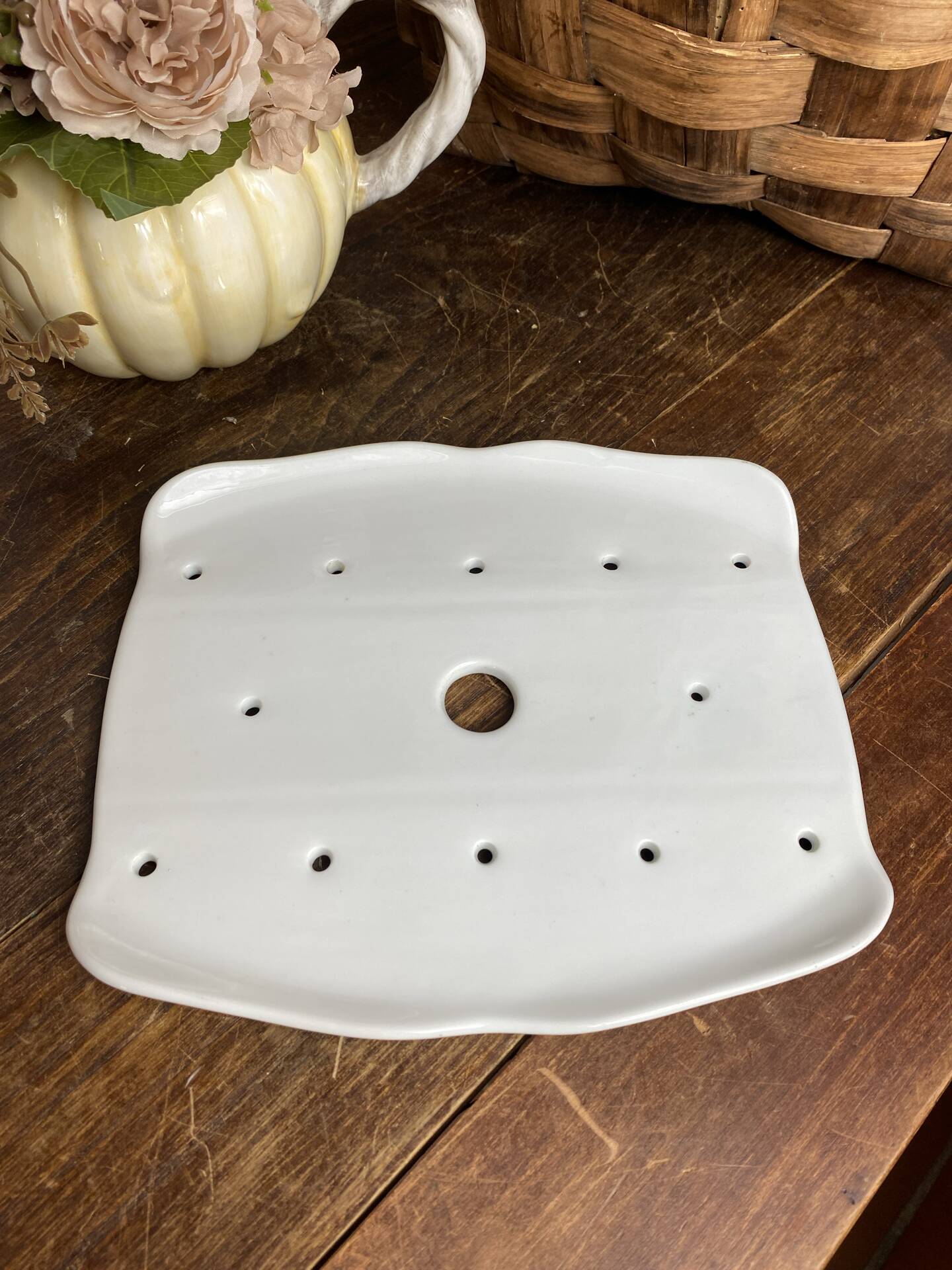 White porcelain draining plate