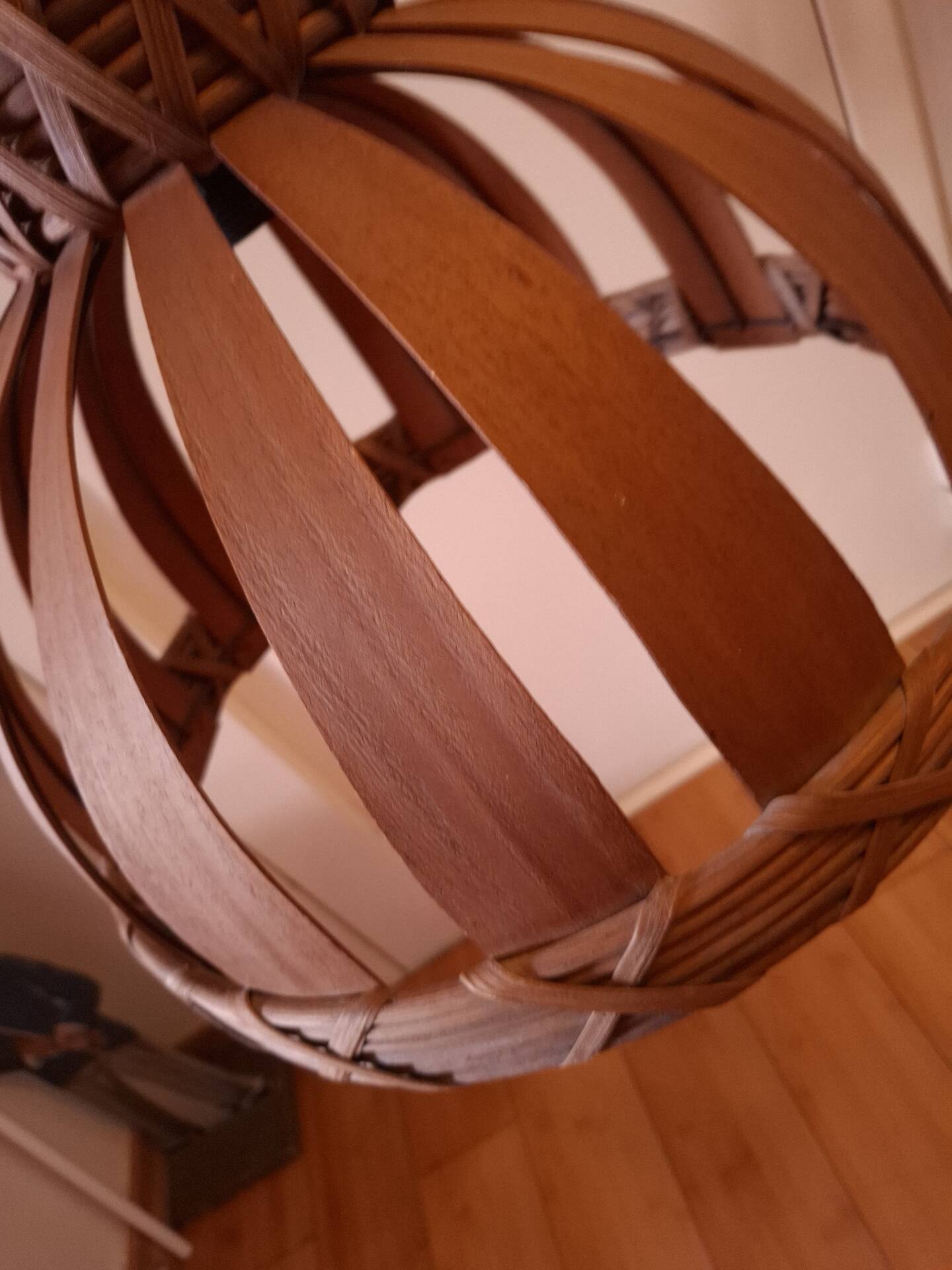 Scandinavian wooden slat suspension
