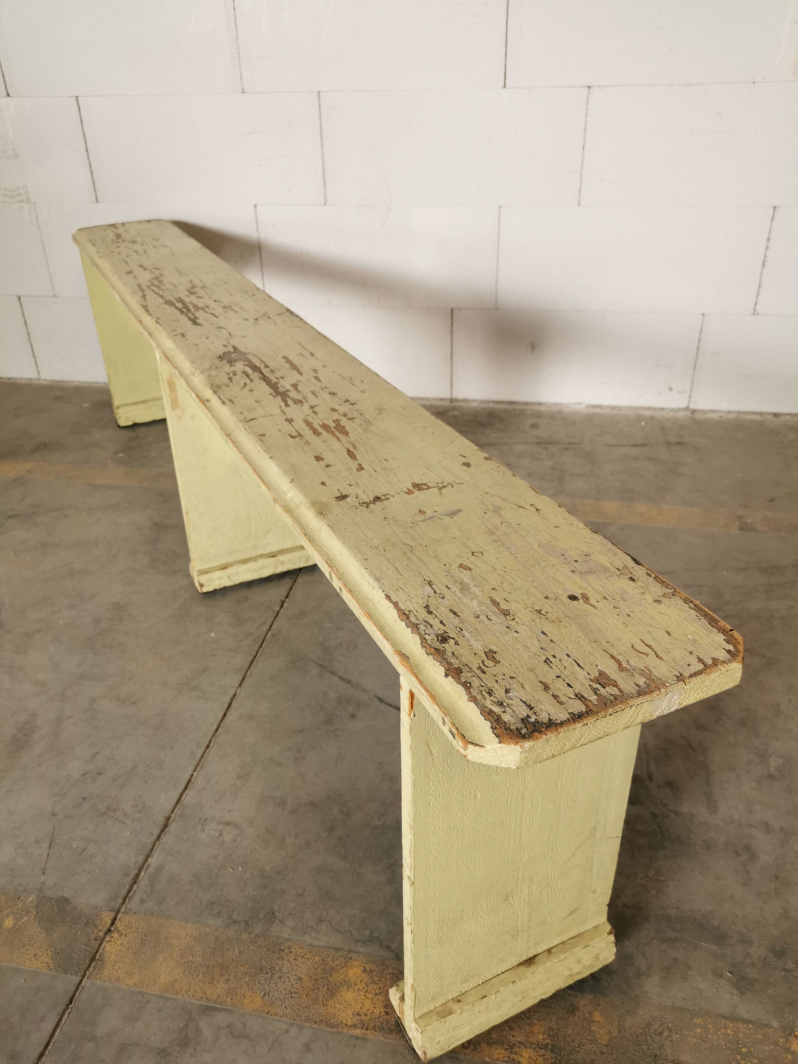 Paire de bancs en bois