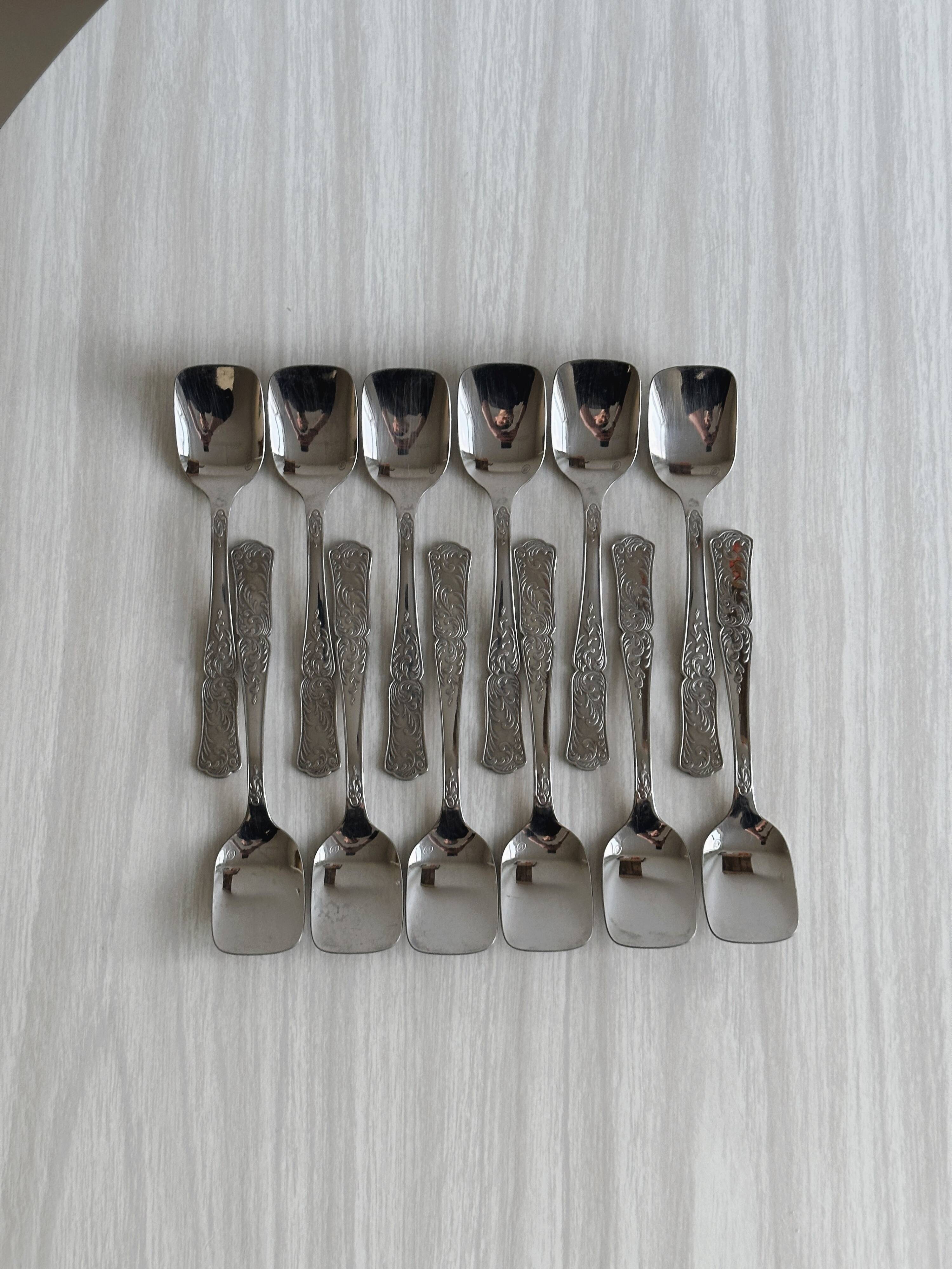 12 small dessert spoons