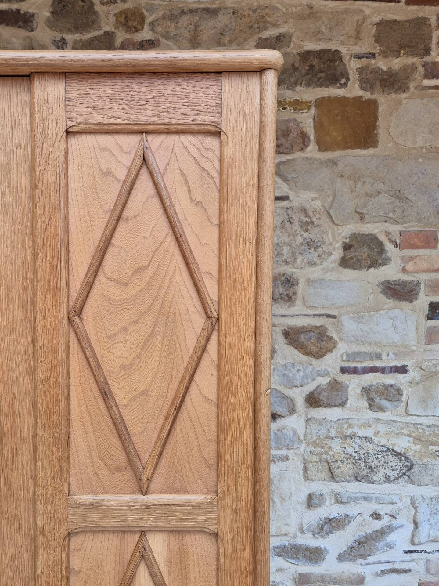 Armoire vintage