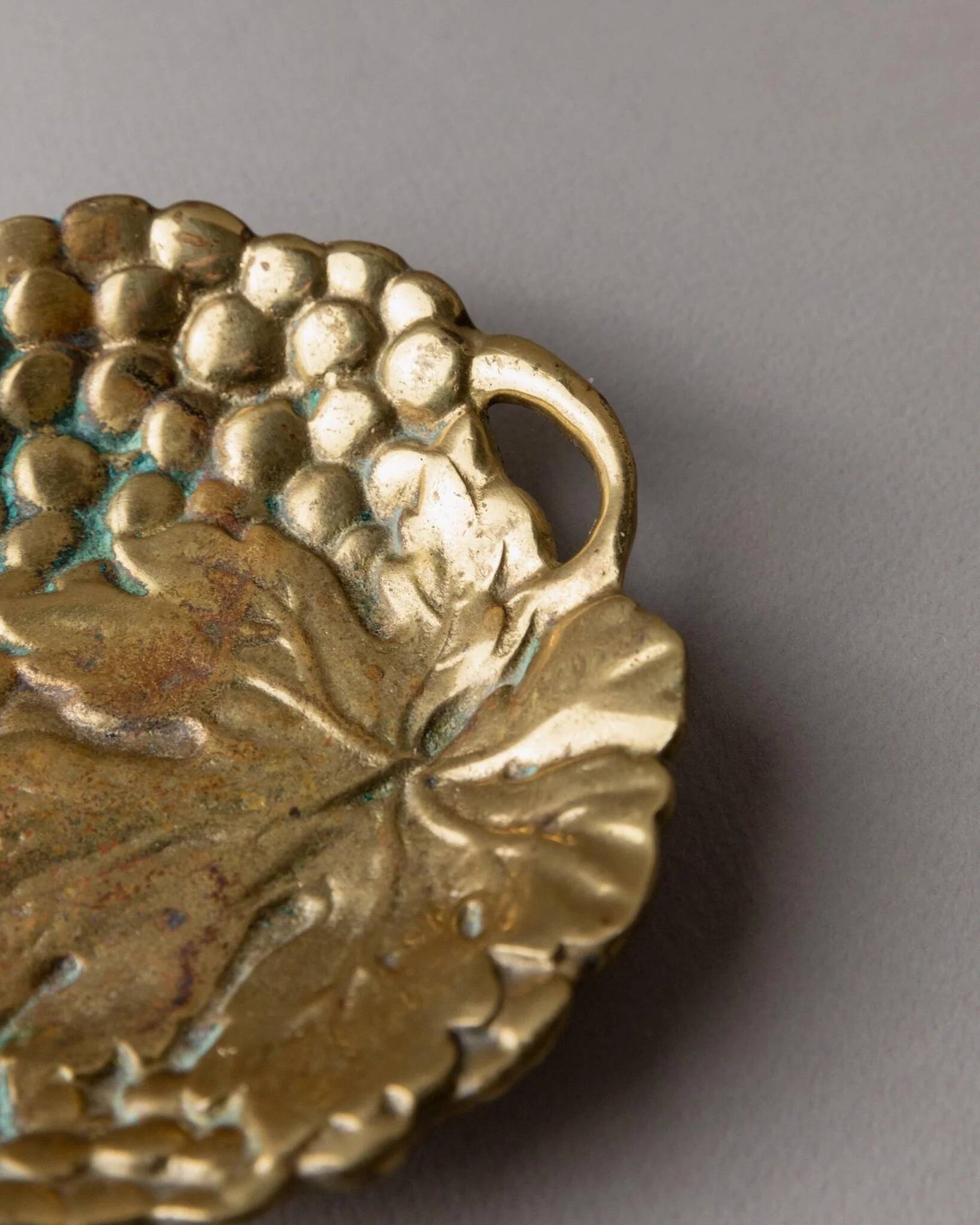 Vintage brass ashtray - cluster structure - Italy 1960s - metal art, timeless design - elegant table decoration, perfect gift idea
