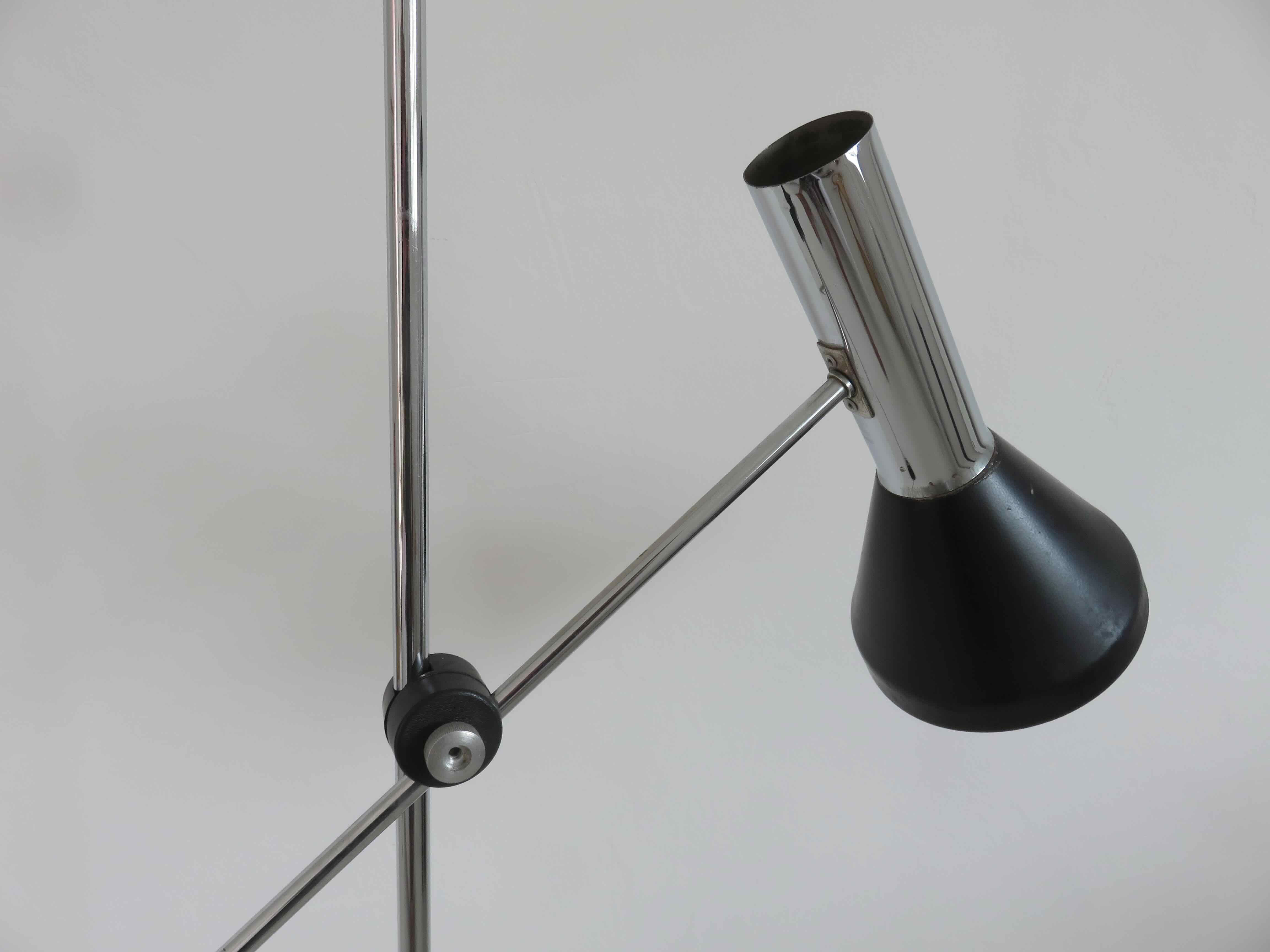 Balance floor lamp in chromed metal and black lacquered metal 60s