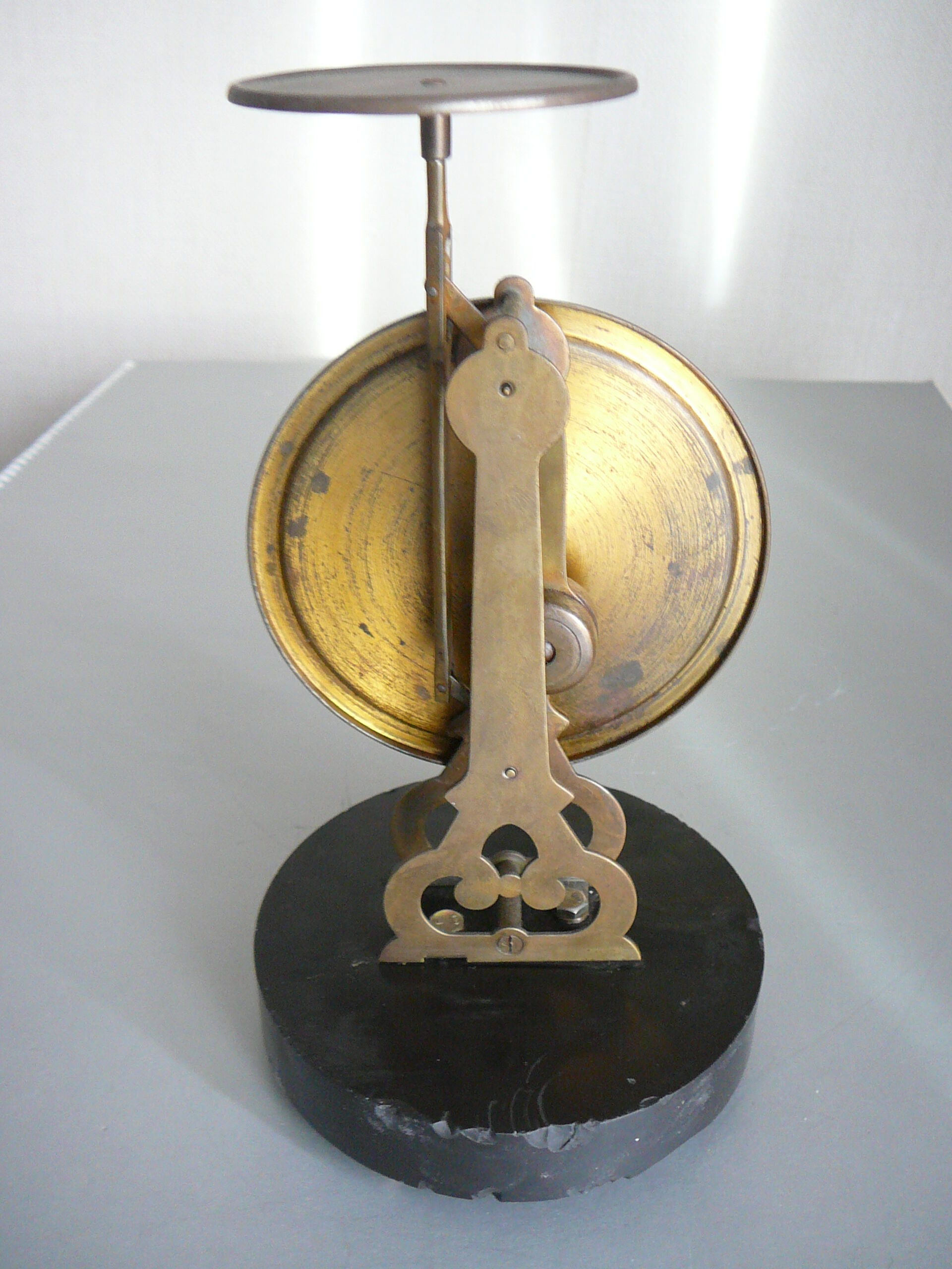 Pèse lettre ancien à disques