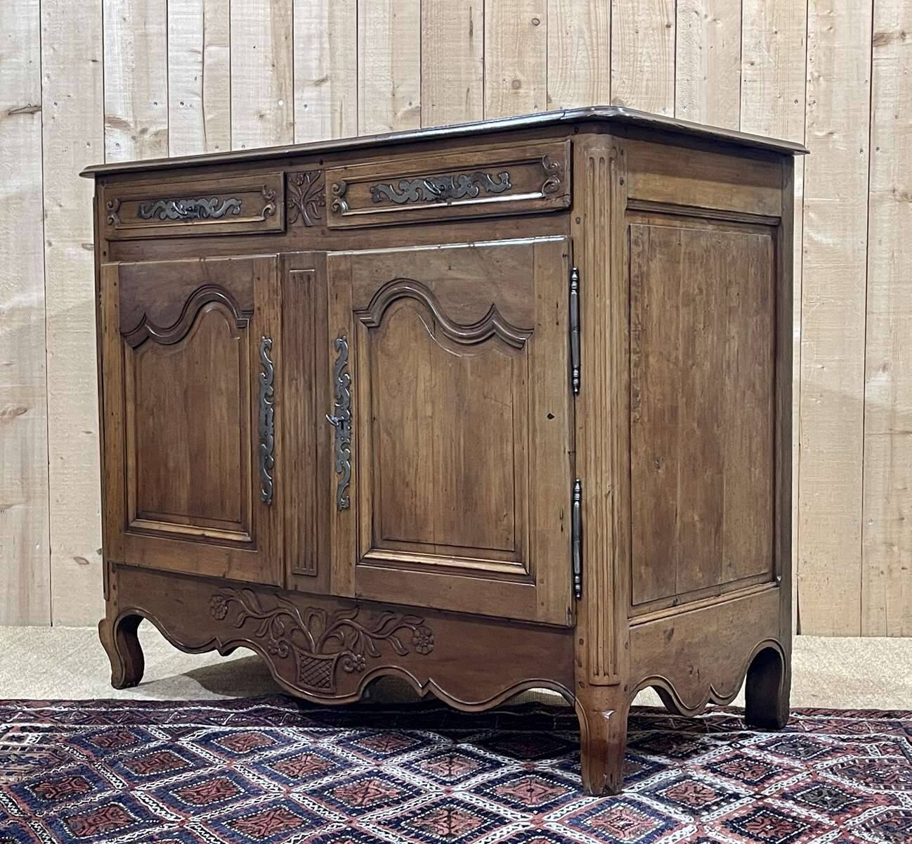 Vendéen Louis XV buffet from the early 19th century in cherry and oak