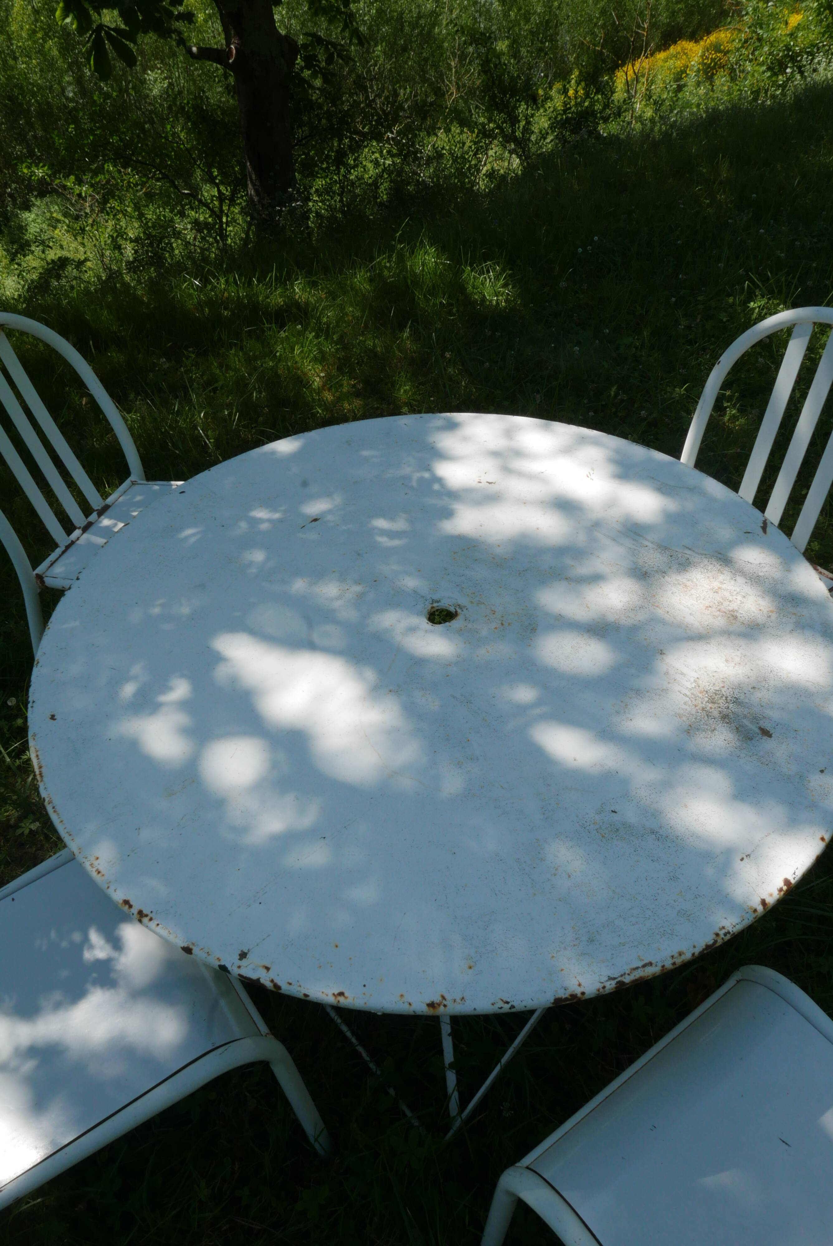 Garden furniture, folding table and 4 vintage iron chairs 50/60