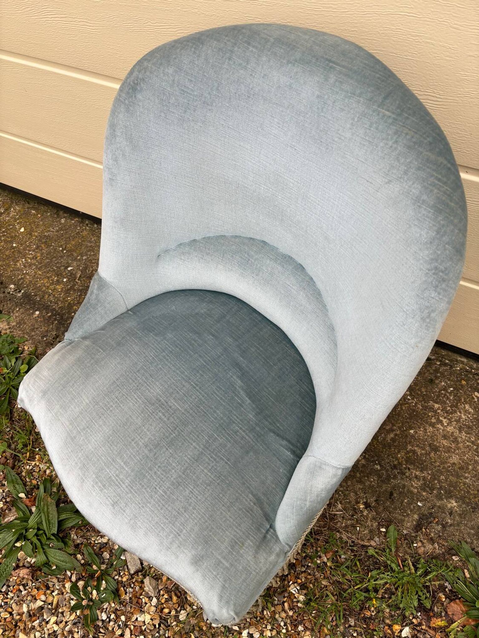 Fauteuil crapaud en velours bleu ciel