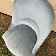Fauteuil crapaud en velours bleu ciel