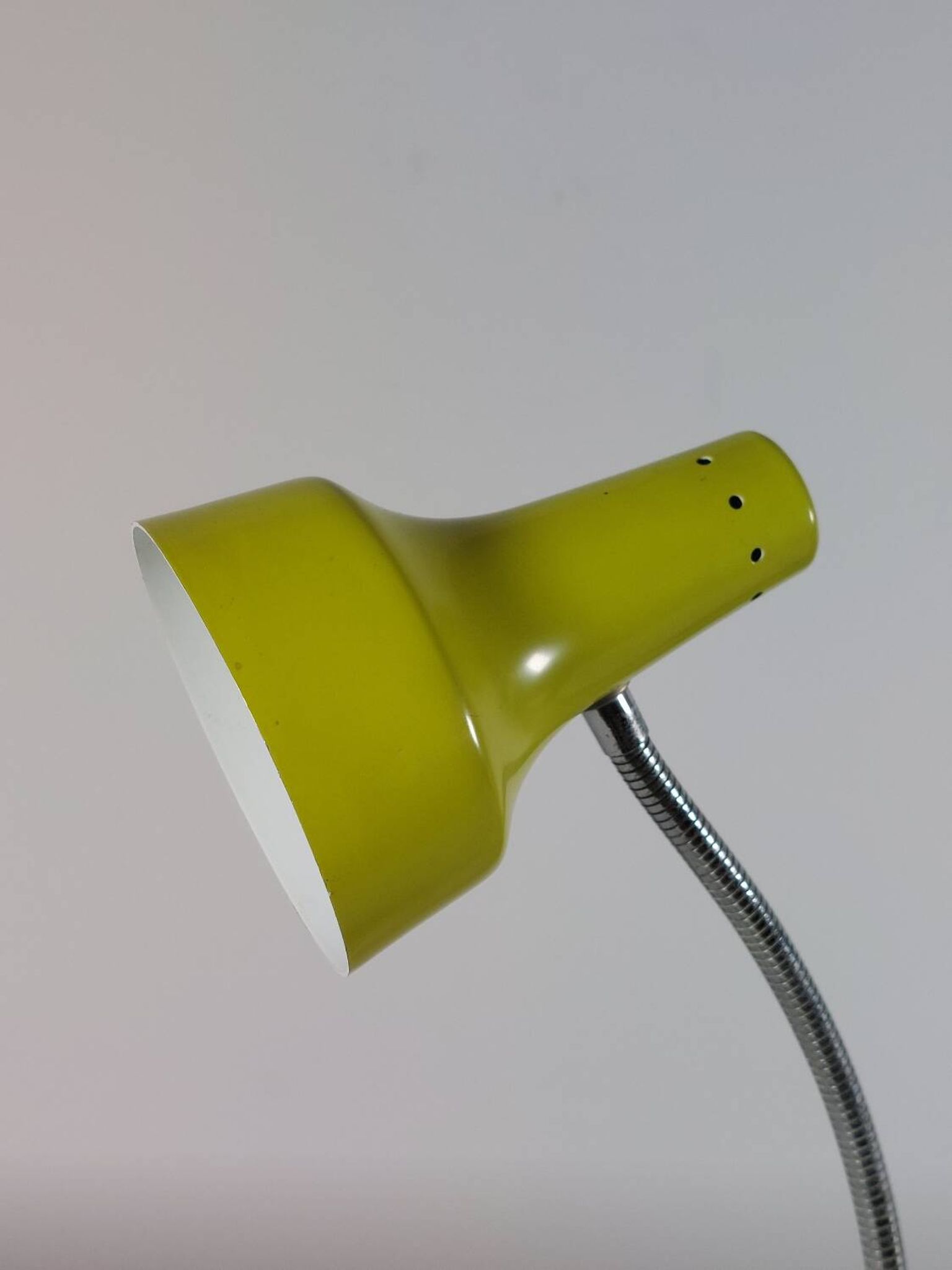 Lampe de table en métal jaune-vert, années 50