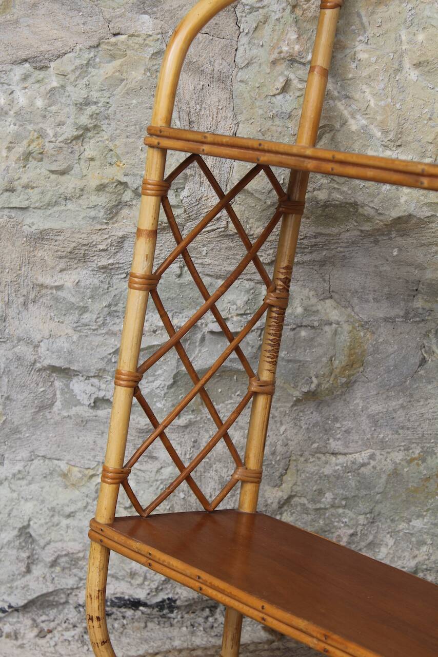 Etagère murale vintage en bois et rotin