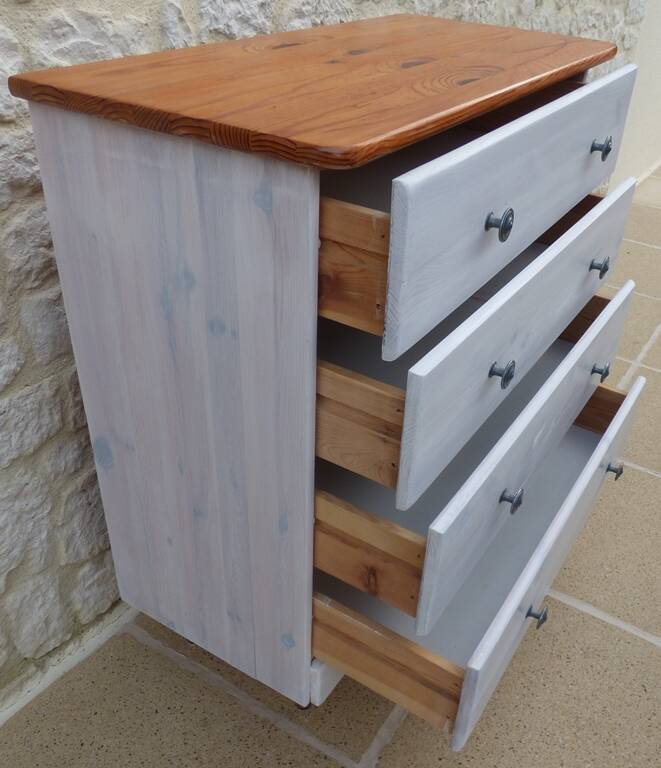 Grande Commode dessus bois 4  tiroirs cérusés blanc gris avec boutons métal