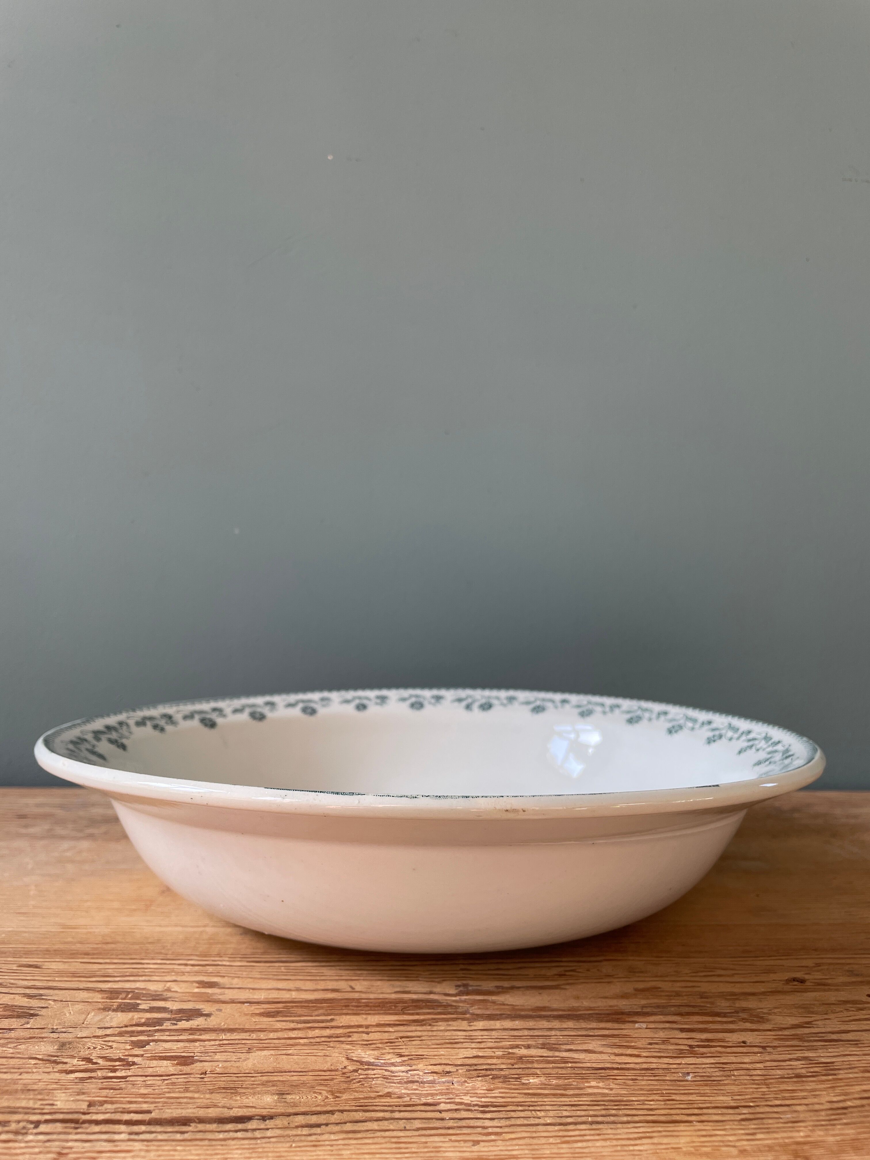 Set of 2 old dishes Moulin des Loups and Hamage, model "Georgette"