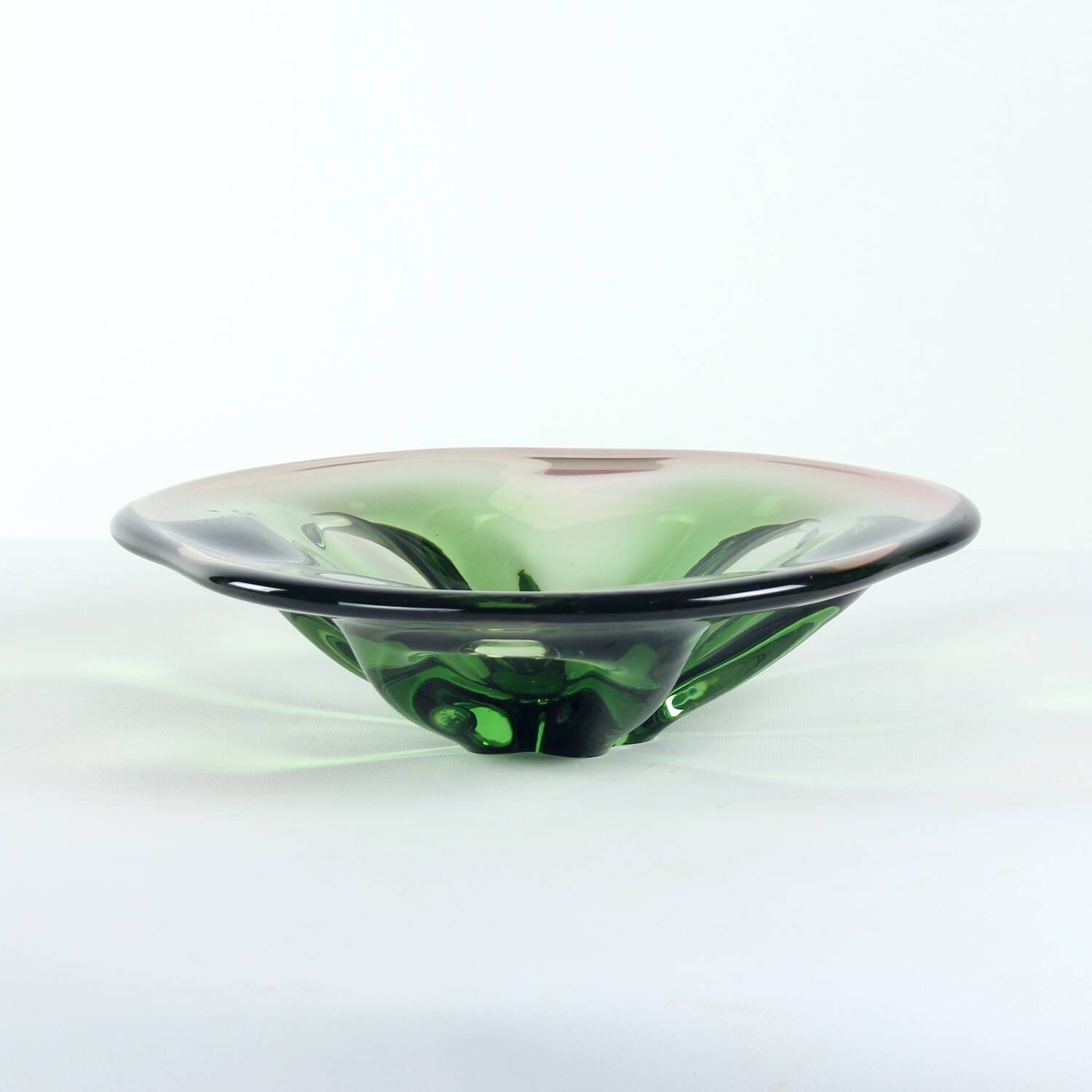 Bol en verre artistique de Frantisel Zemek pour la verrerie de Mstisov, Tchécoslovaquie