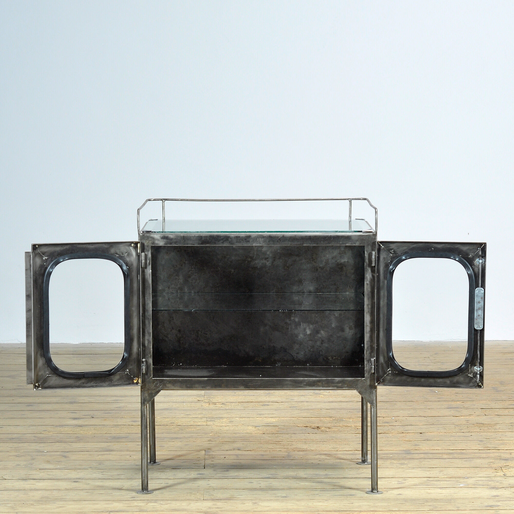 Cabinet d'hôpital vintage, années 1970