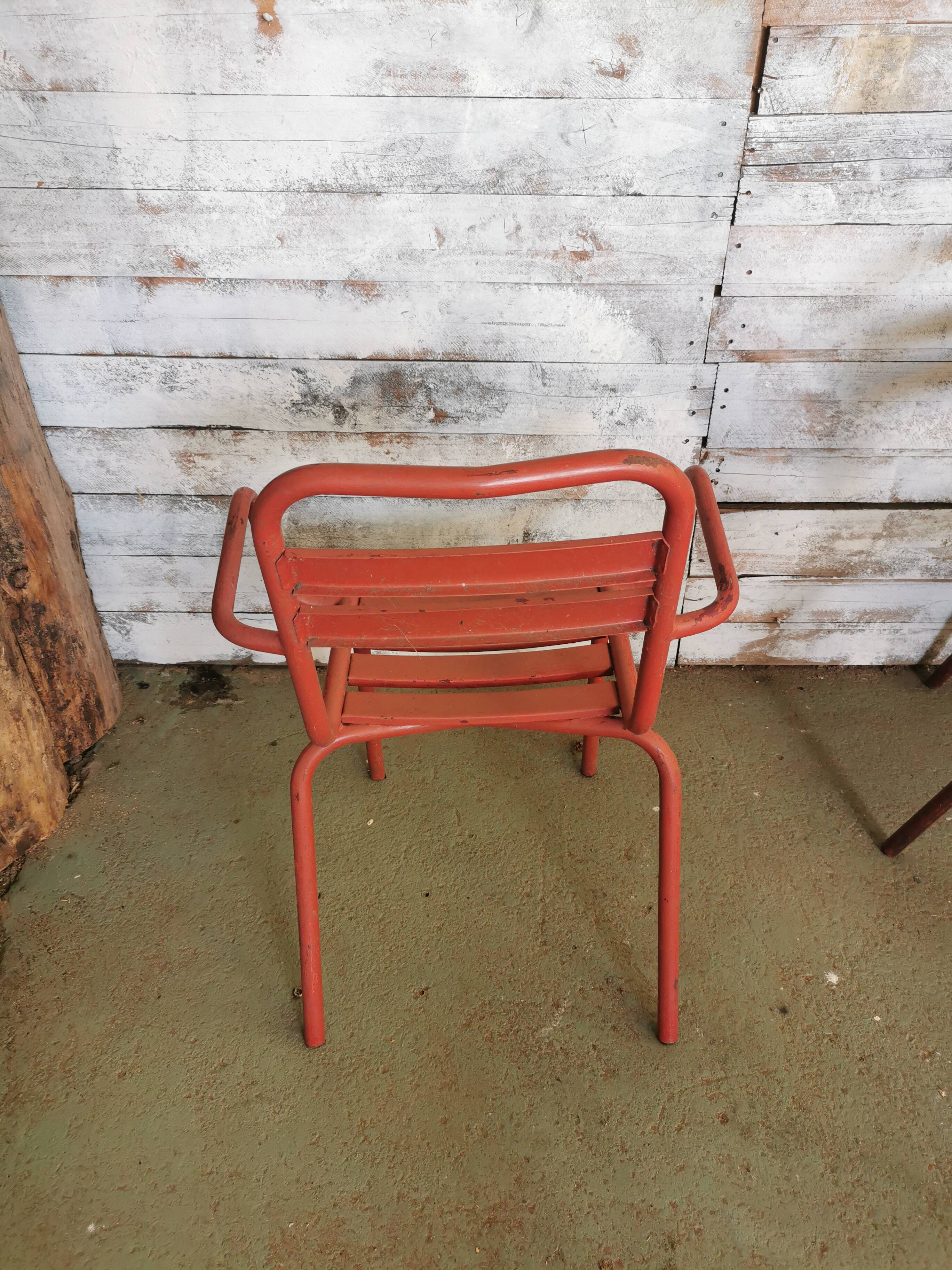 Chaise metalique bistrot