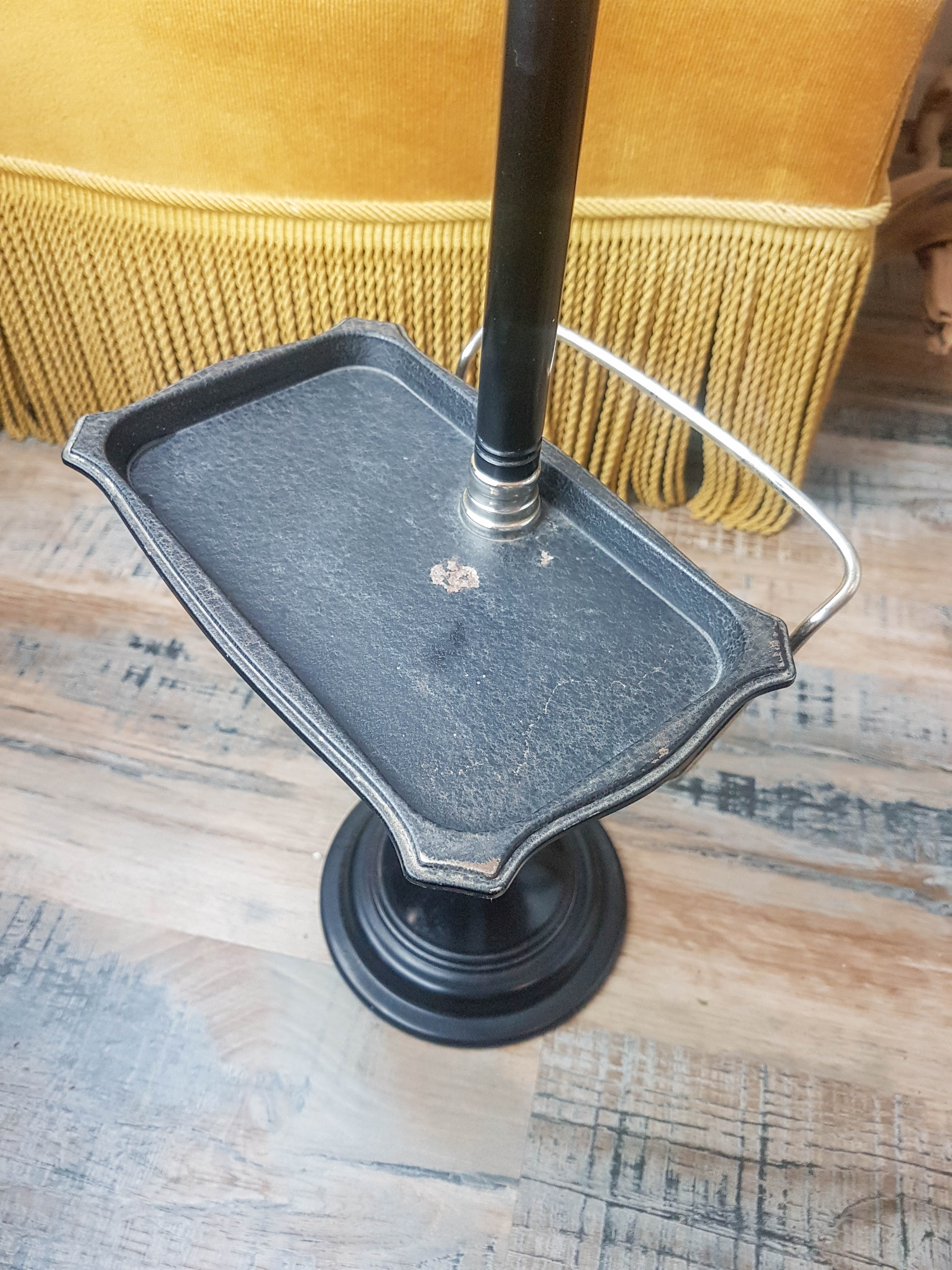 Cendrier sur pied vintage avec tablette et porte revue années 50