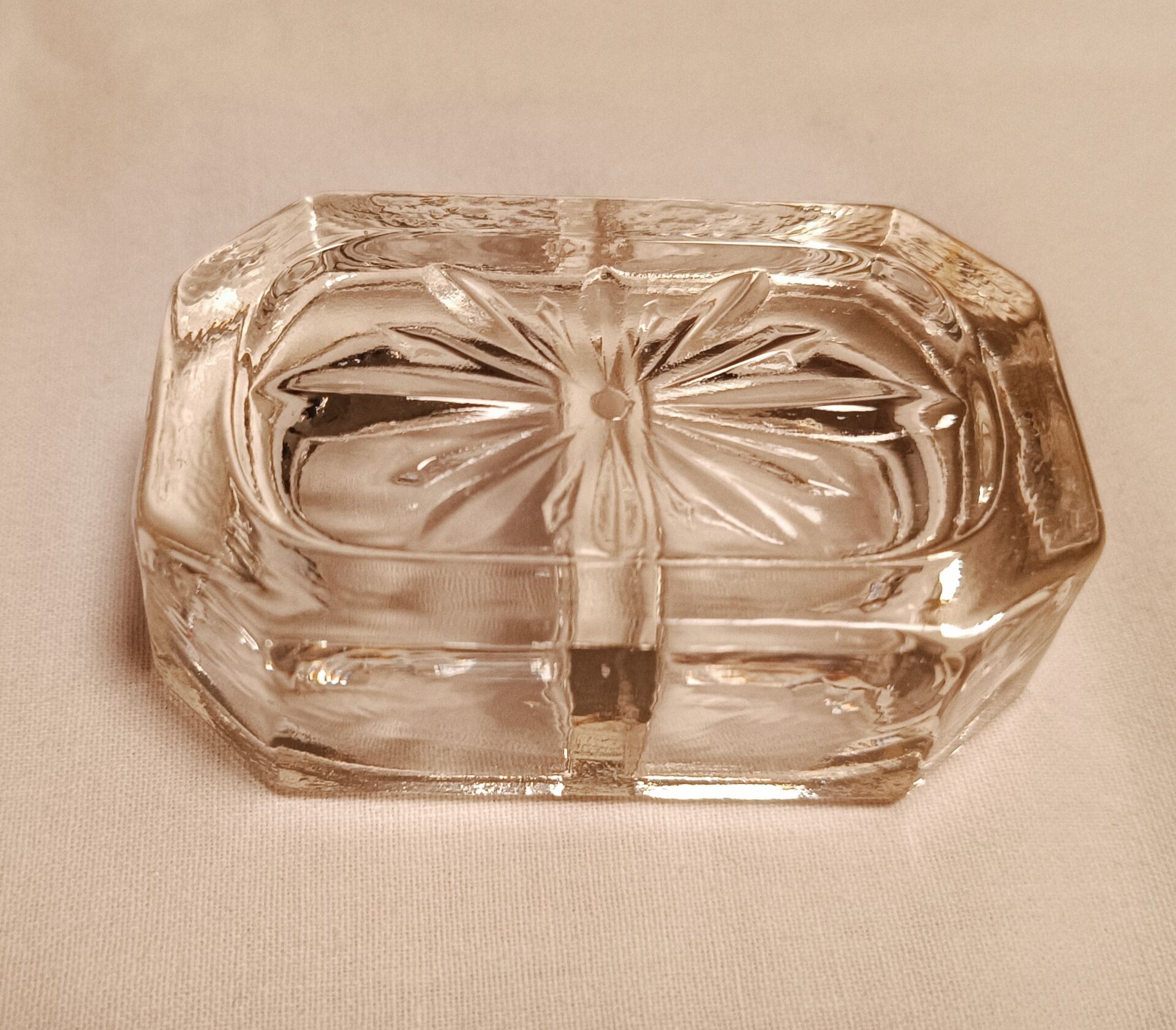 Transparent glass salt and pepper shaker