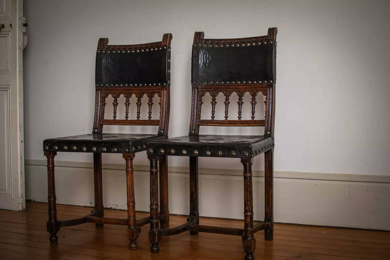 Paire de chaises Henri II – Modèles classiques en bois