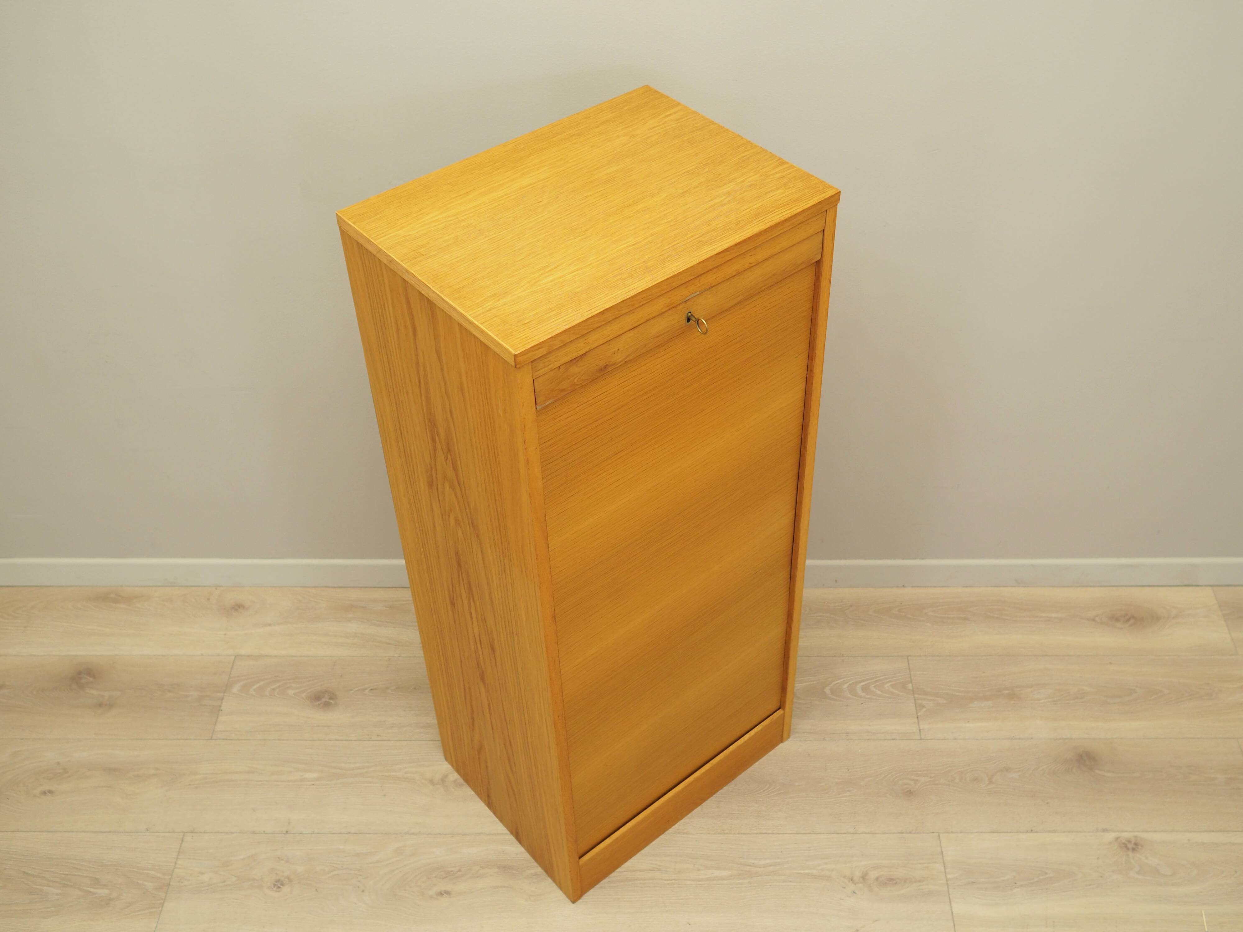 Ash dresser, Danish design, 1960s, production: Denmark