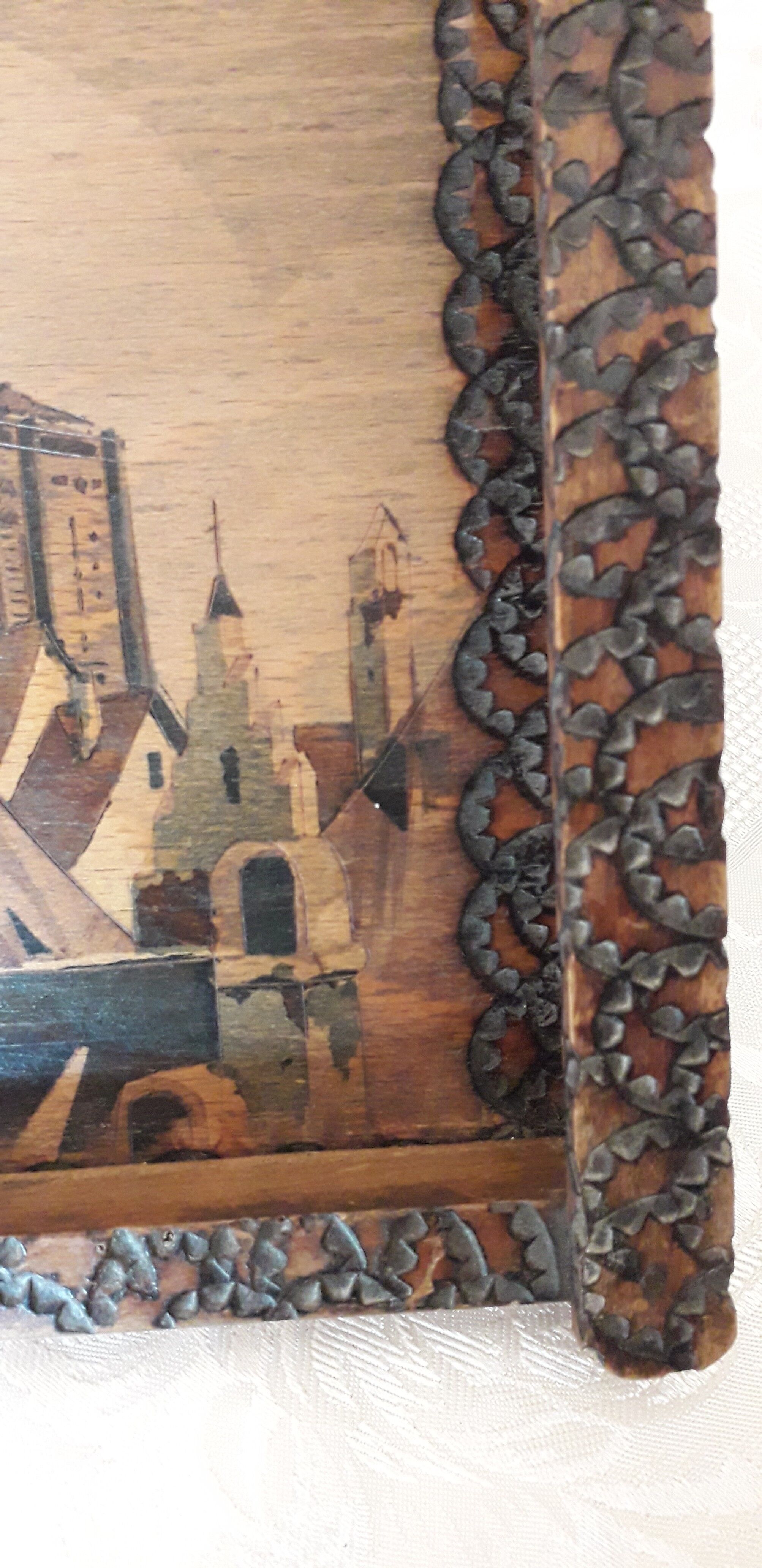 Old wooden top painted and pyroengraved after Boli