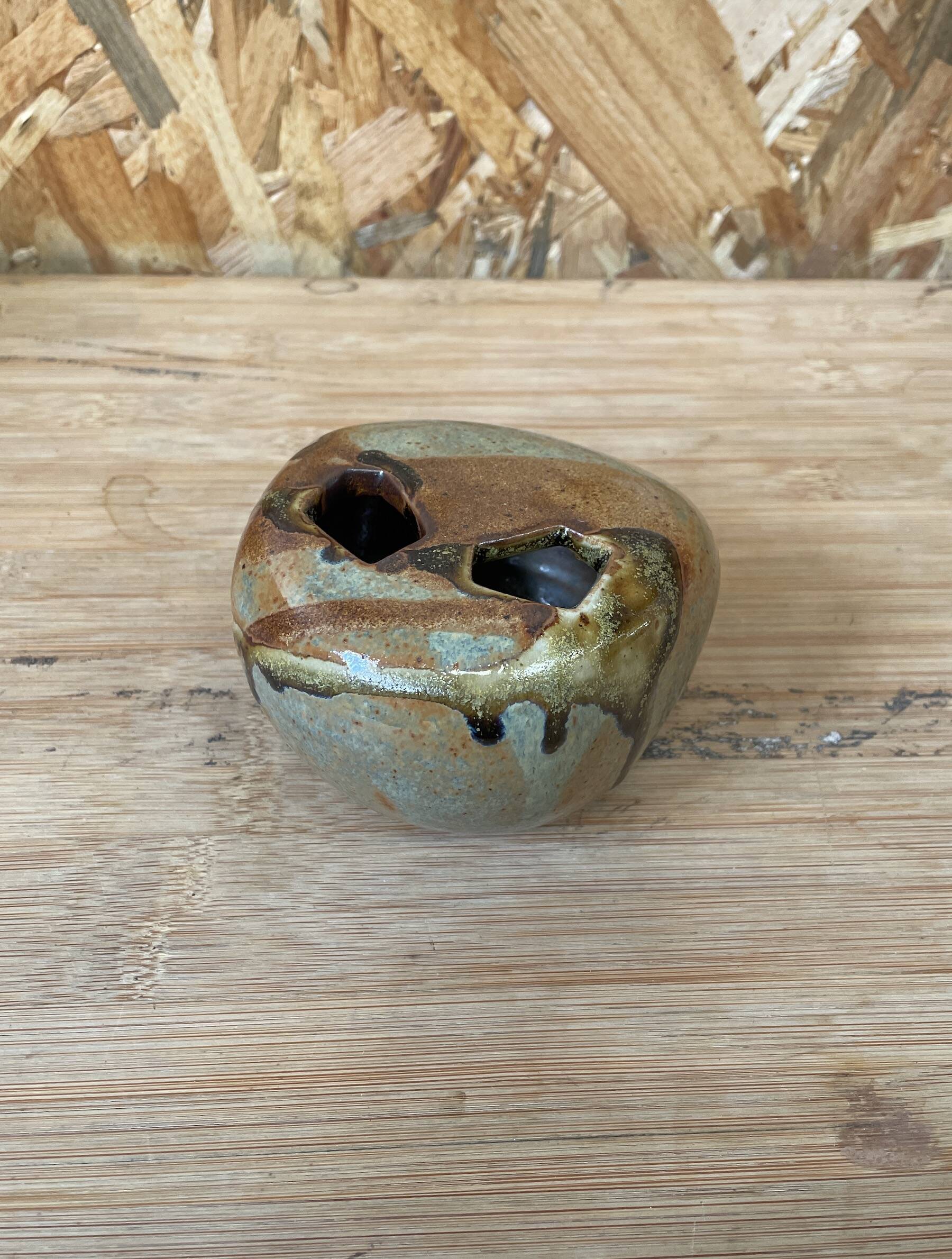 Flower spade in Puisaye sandstone by Jean Cacheleux