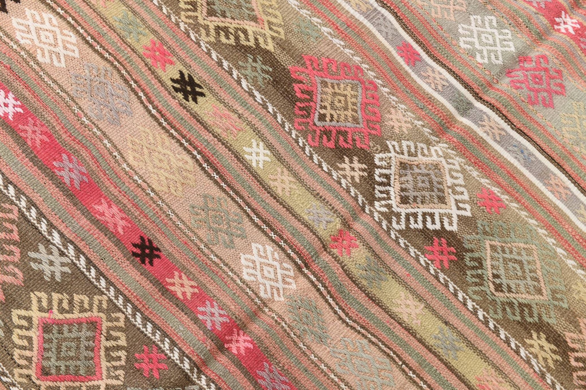 Tapis kilim ancien pastel, teintes délavées rose & vert, charme bohème,