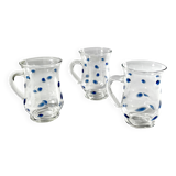 Tasses en verre à pois
