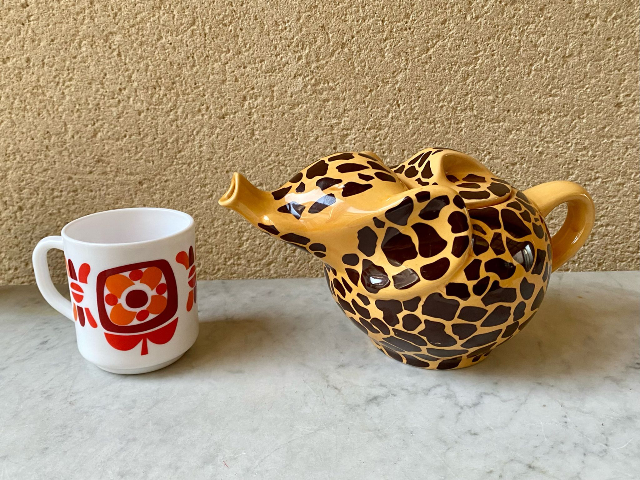 Teapot elephant glazed ceramic collector Giraffe 70s-80s