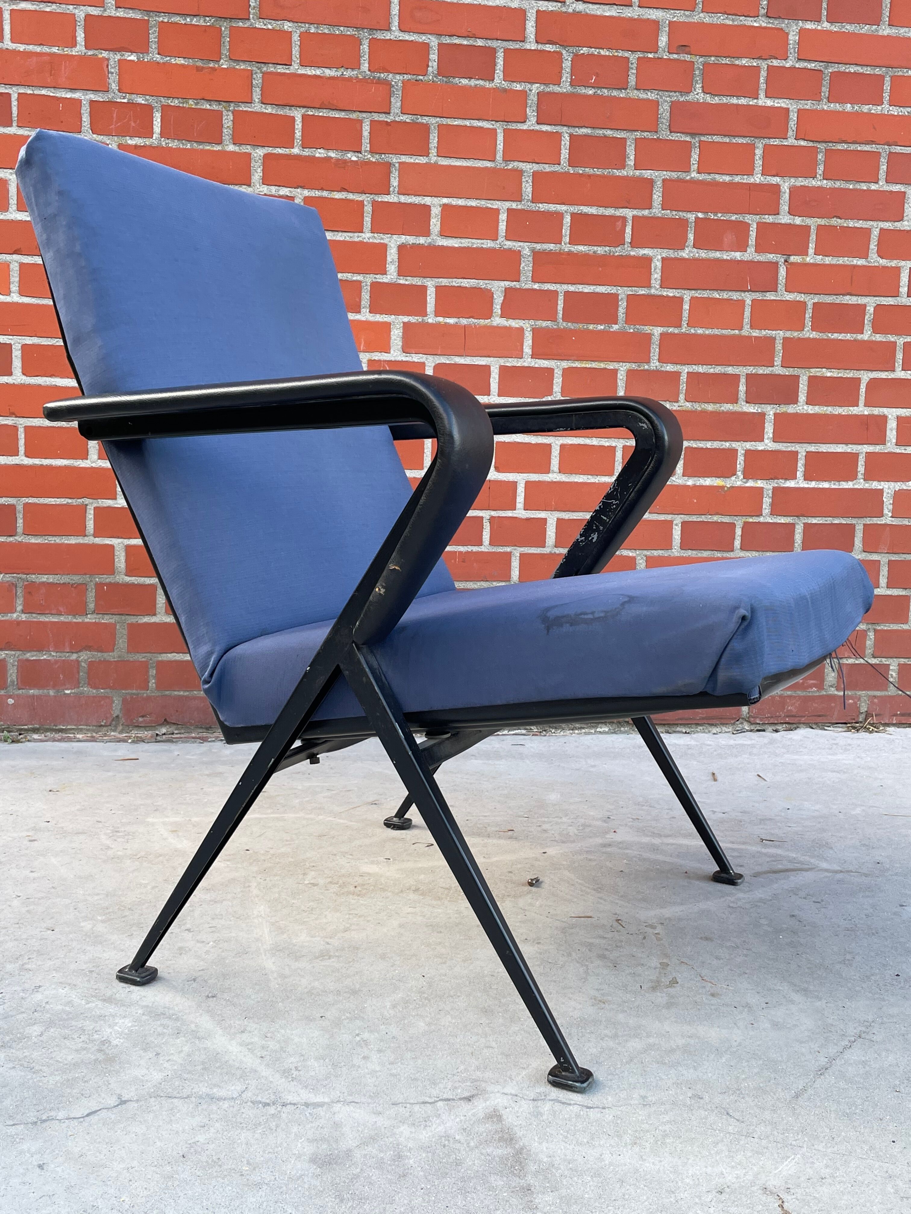 set of 2 Repose armchairs by Friso Kramer for Ahrend de Cirkel