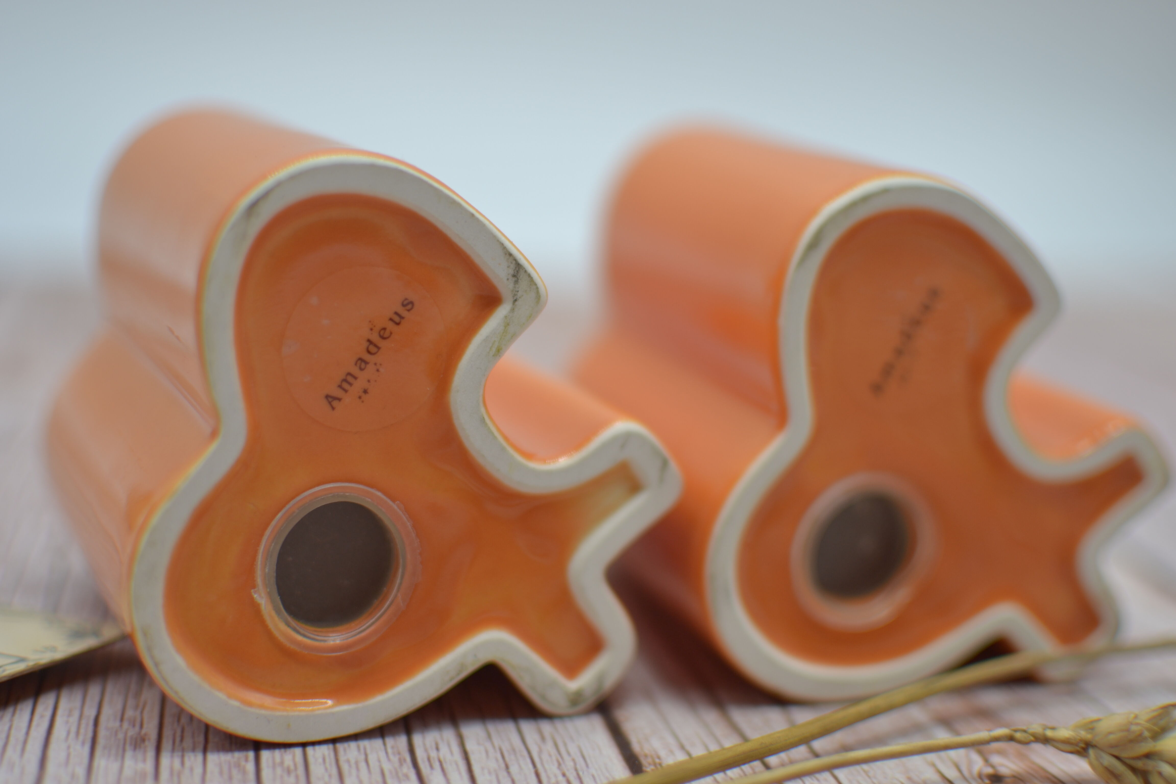 Orange-interlocking Amadeus salt and pepper shaker