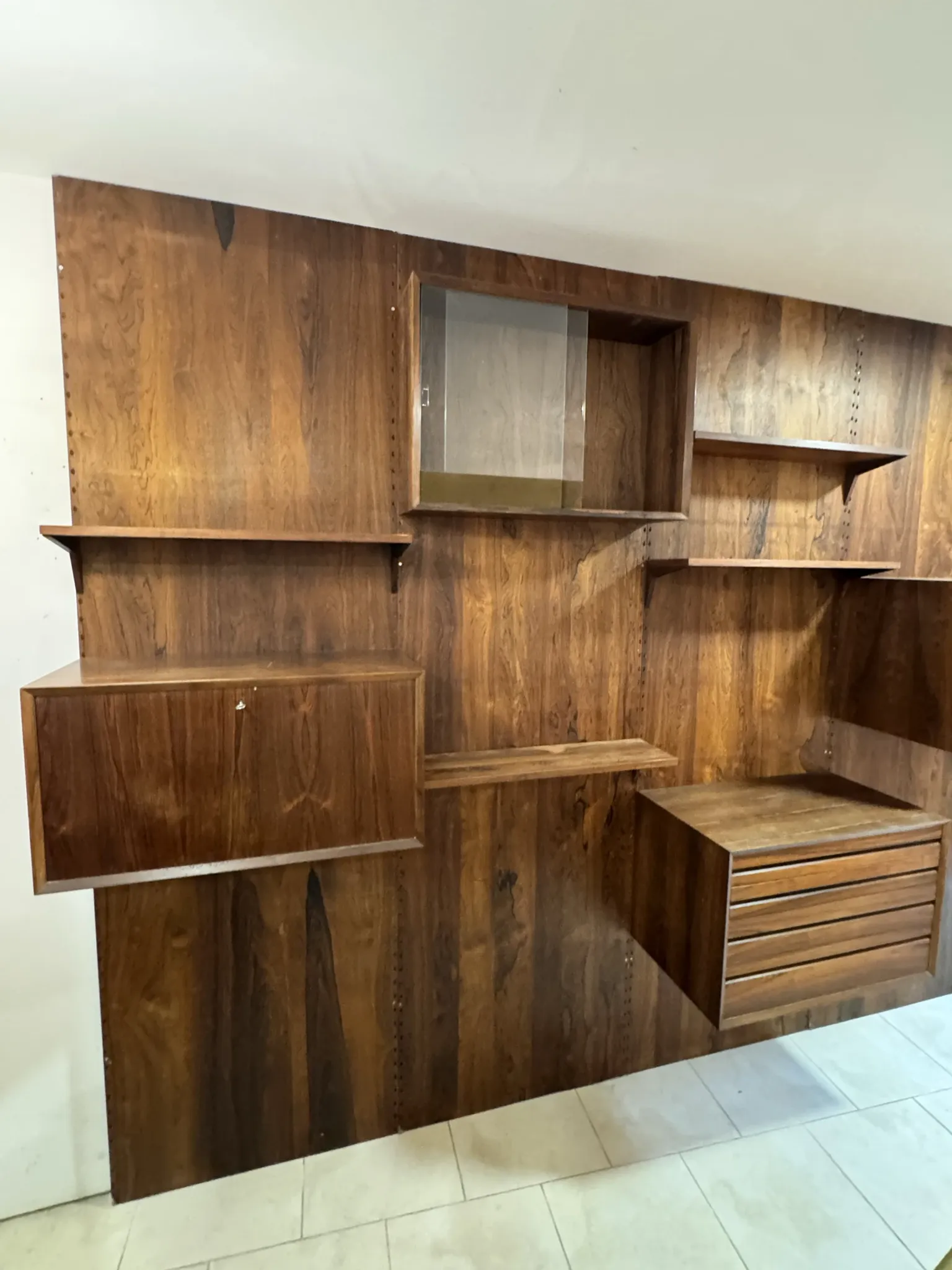 Bibliothèque murale Poul Cadovius